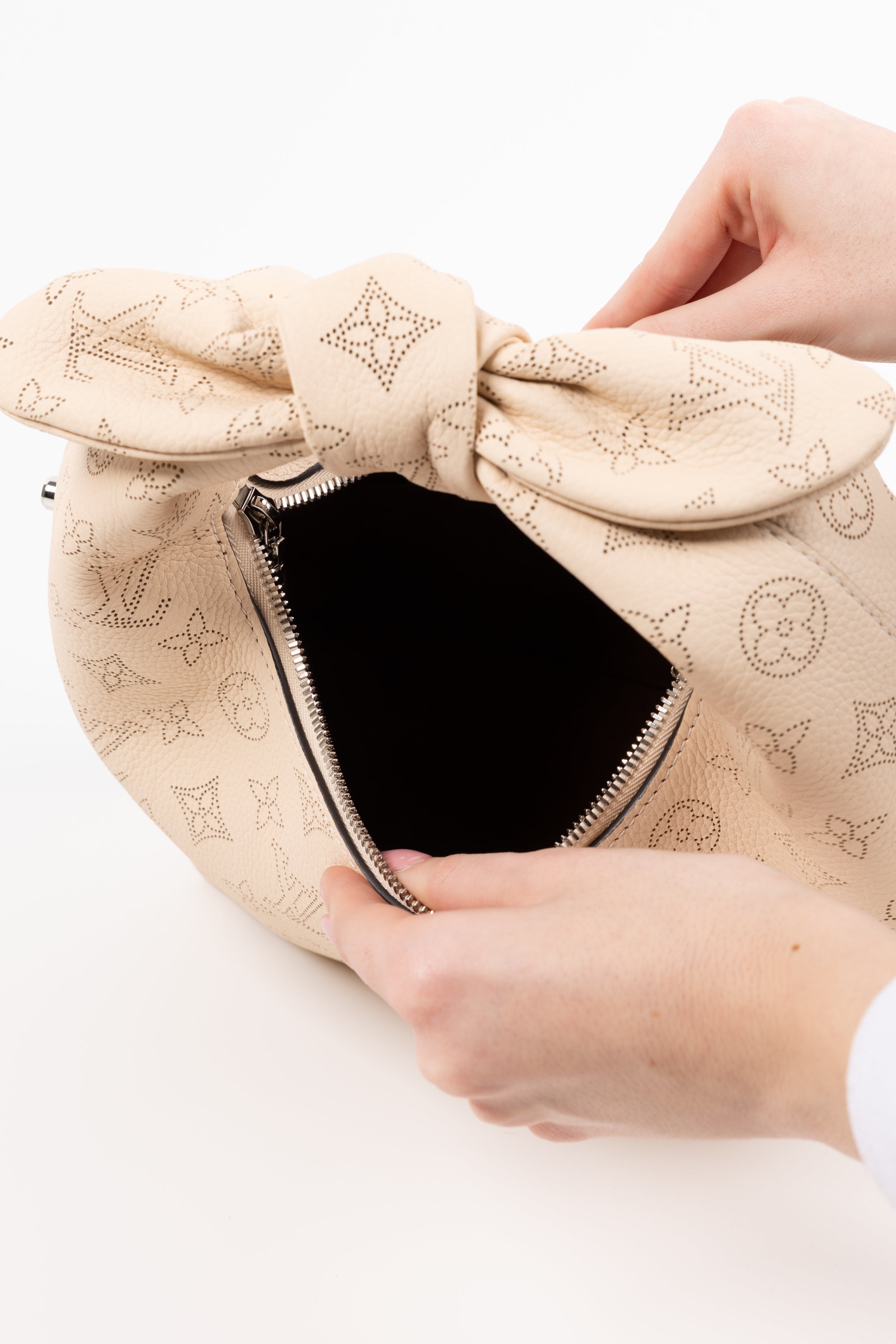 Louis Vuitton Mahina Why Knot PM