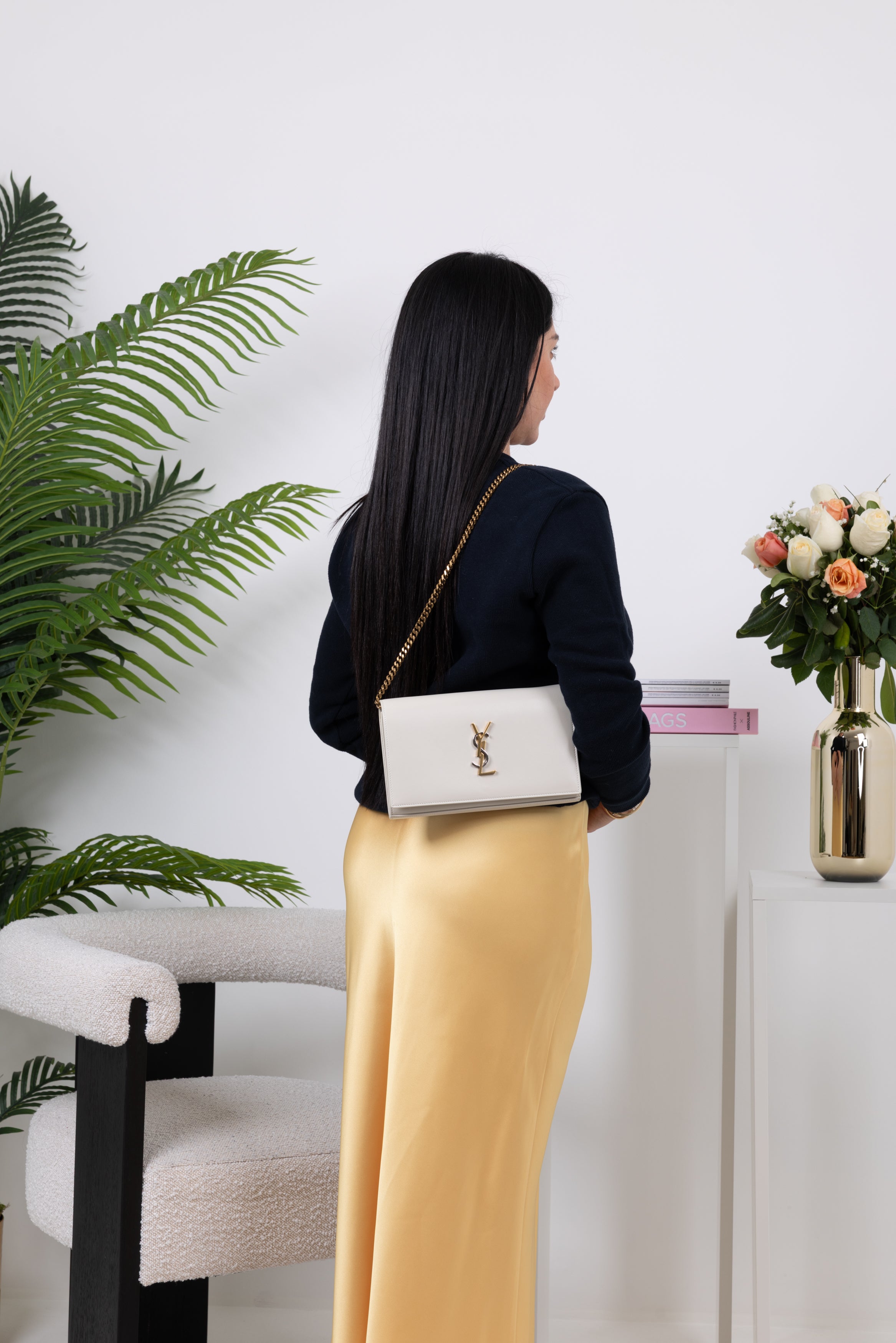 SAINT LAURENT BORSA CON TRACOLLA KATE MEDIUM BEIGE LOGO ARGENTO/ORO