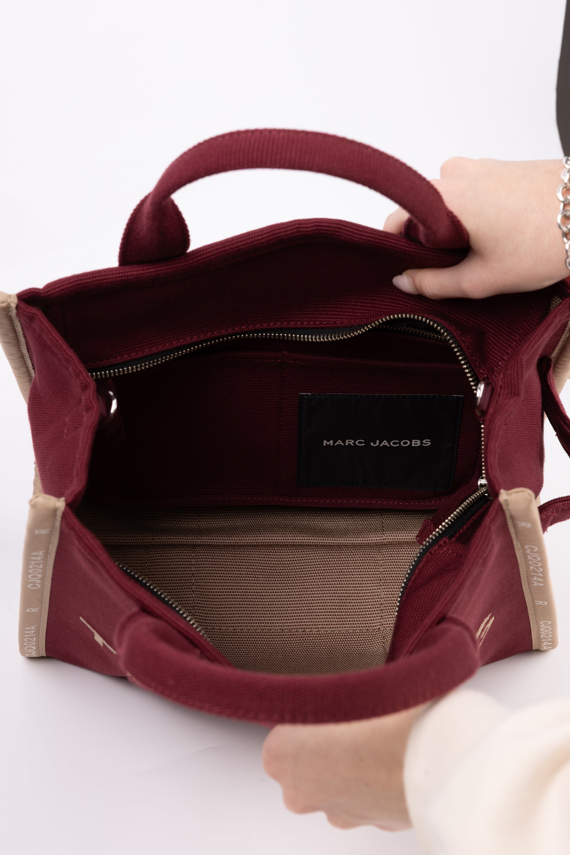 Marc Jacobs The Tote Bag Media Bordeaux in Tela