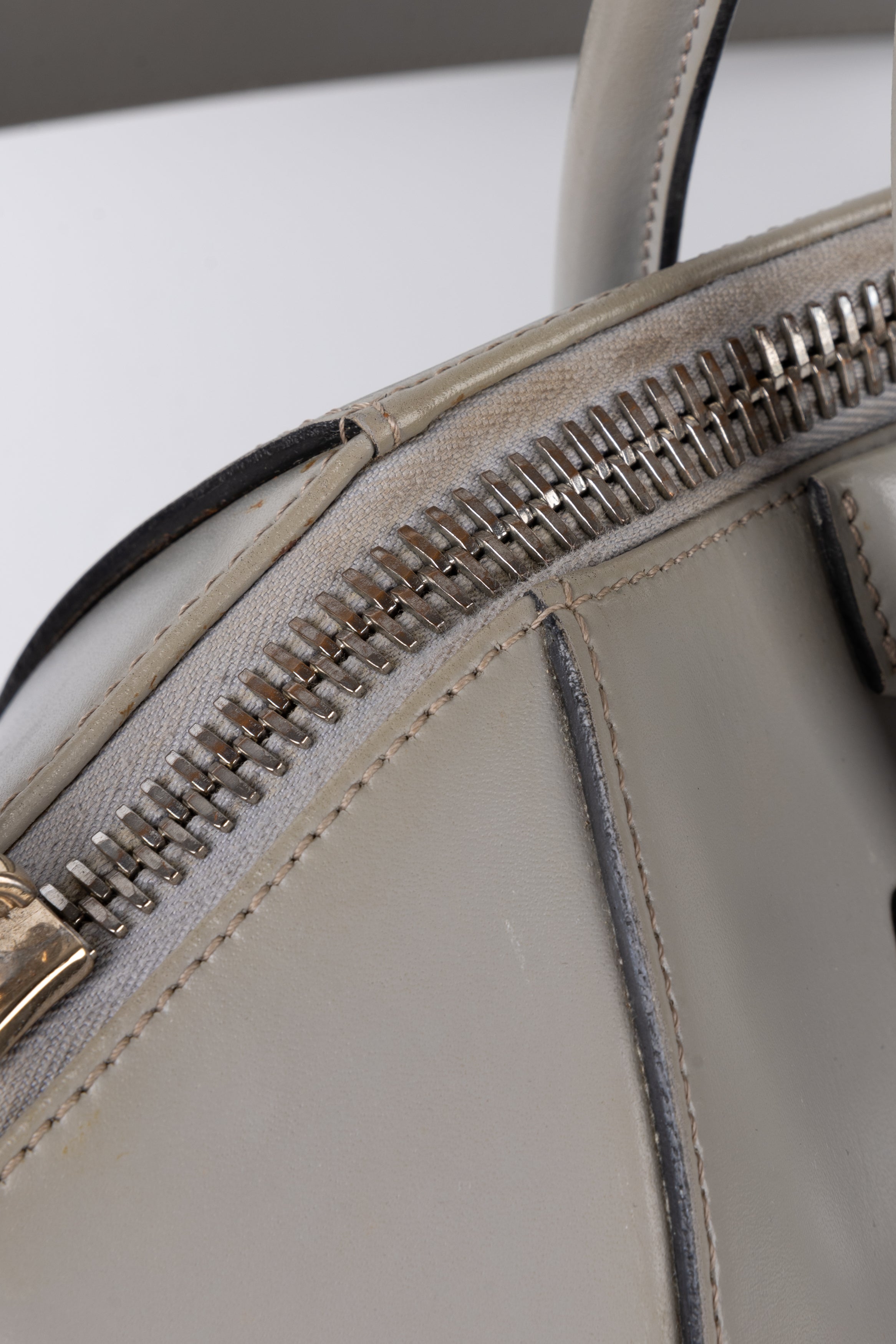 Givenchy Antigona Media Grigio Perlato