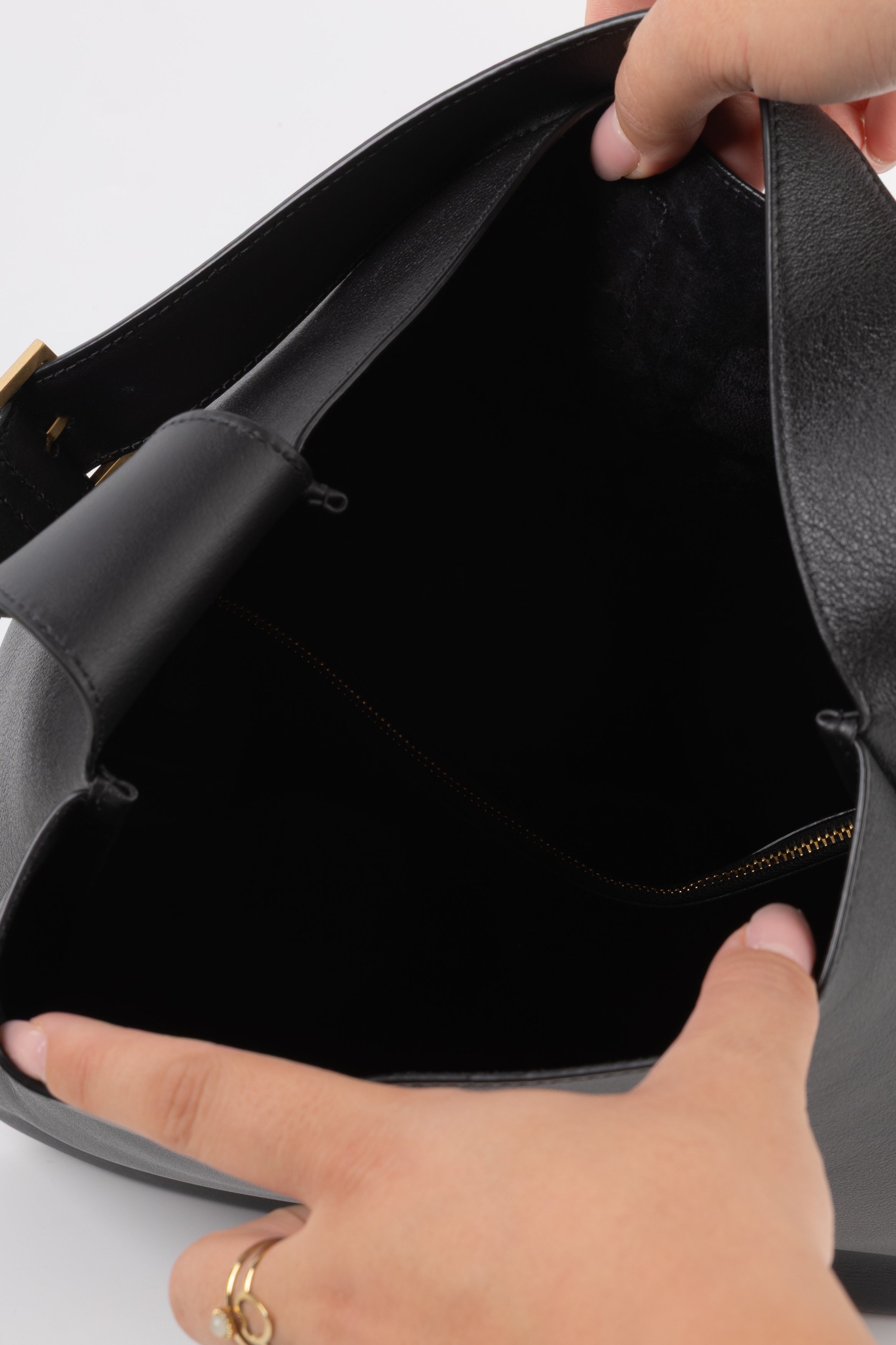Saint Laurent Le 5 à 7 Large Morbida Pelle Martellata