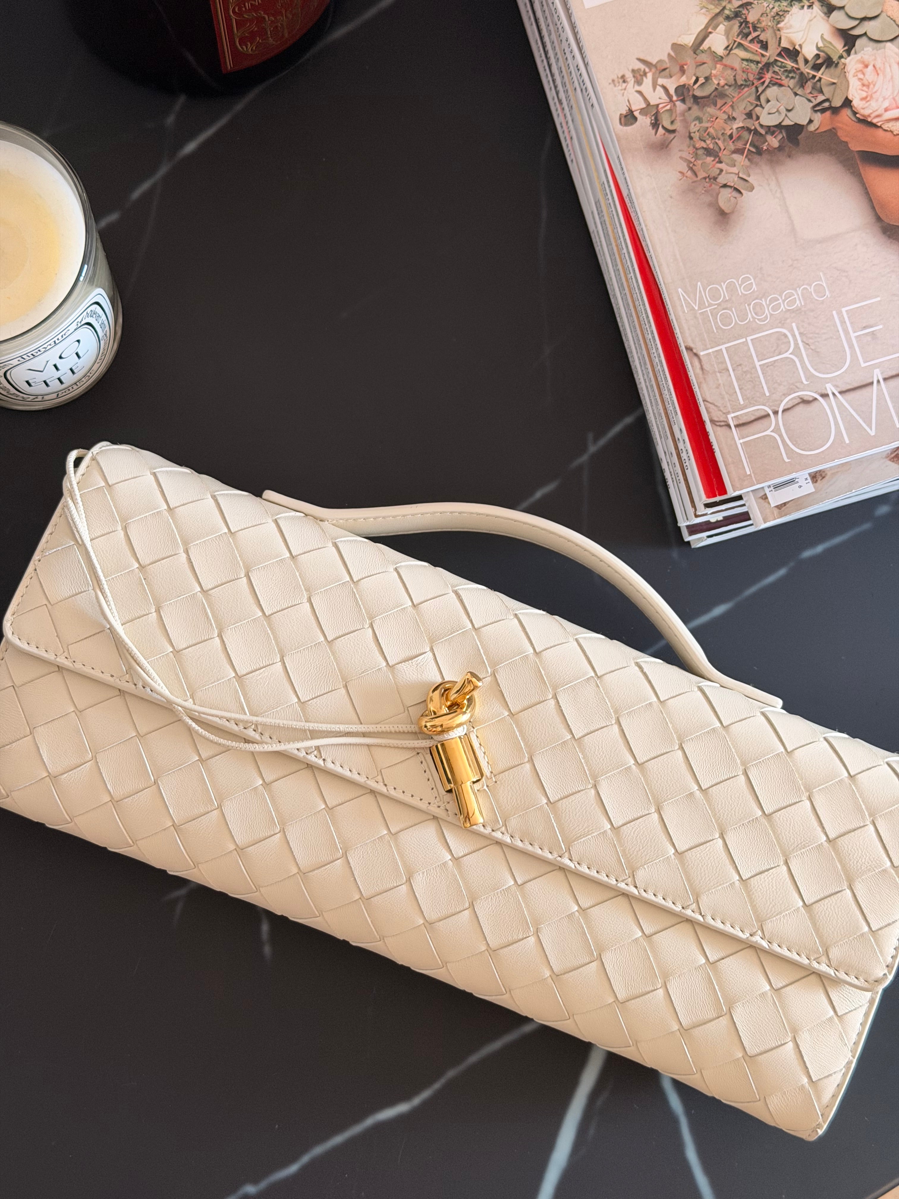 BOTTEGA VENETA ANDIAMO CLUTCH SEA SALT