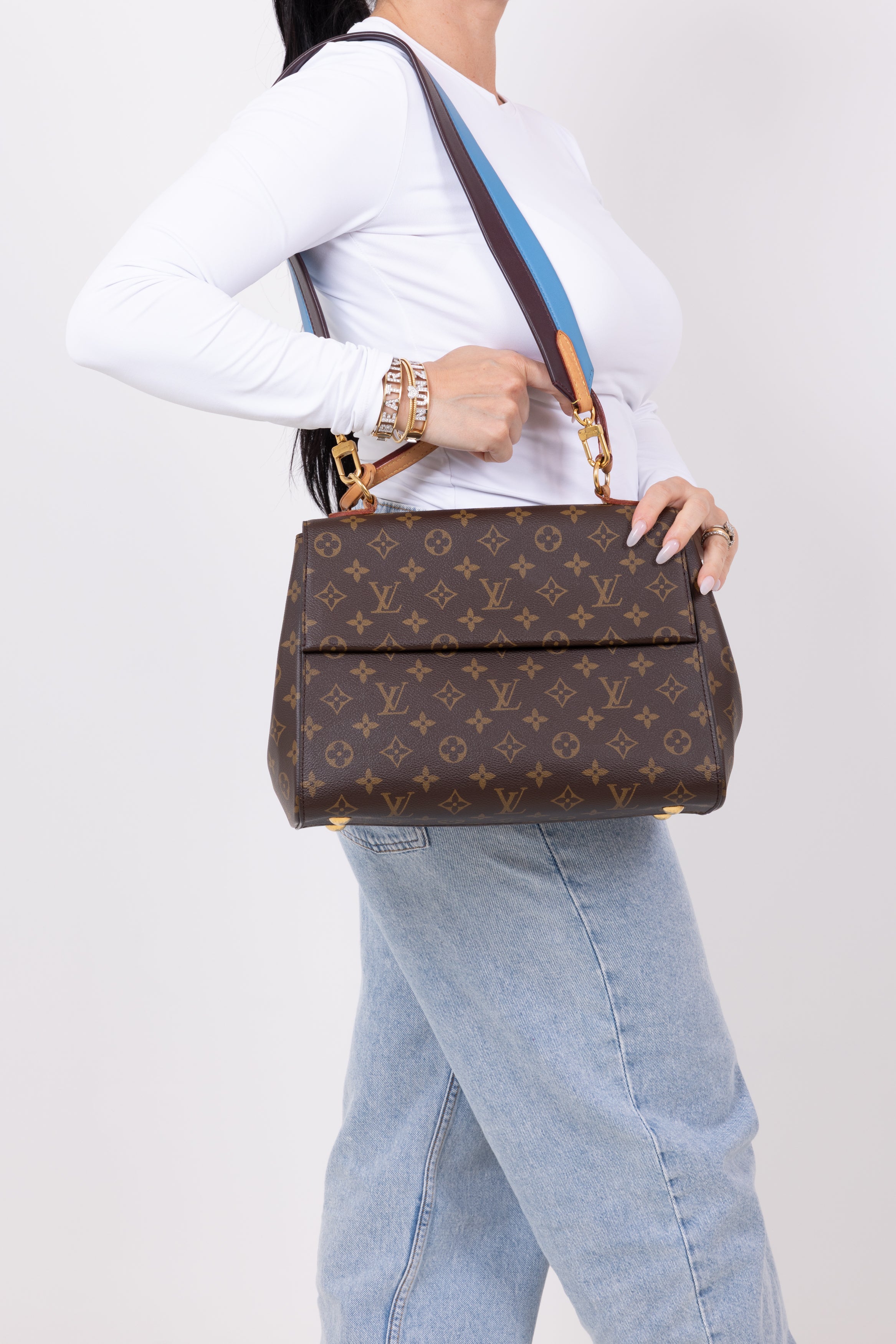 LOUIS VUITTON CLUNY MM