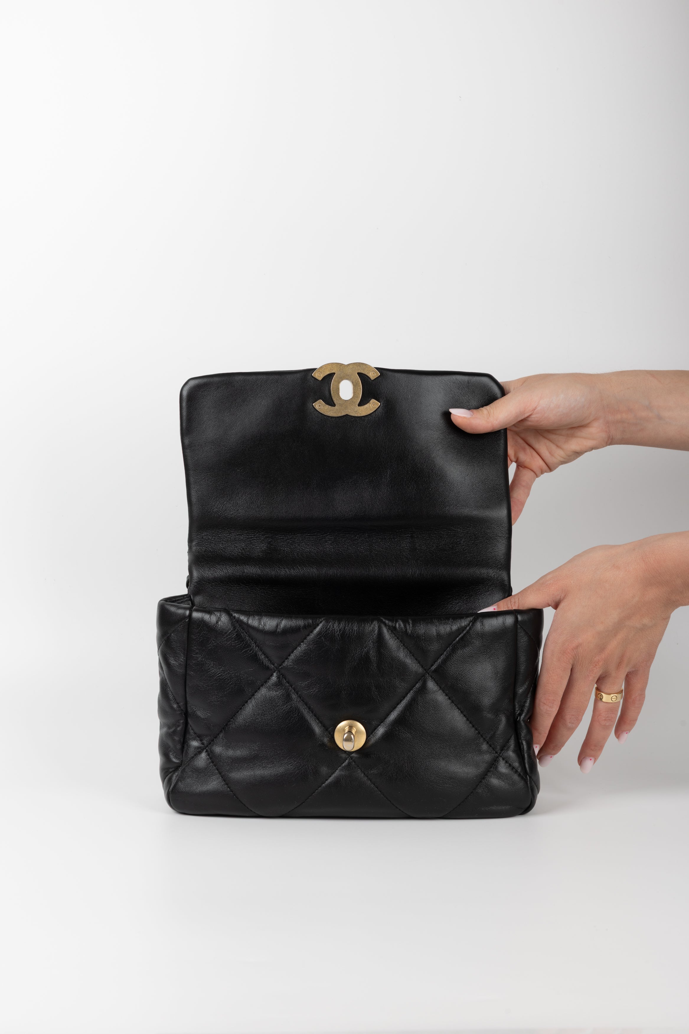 CHANEL 19 SMALL NERA