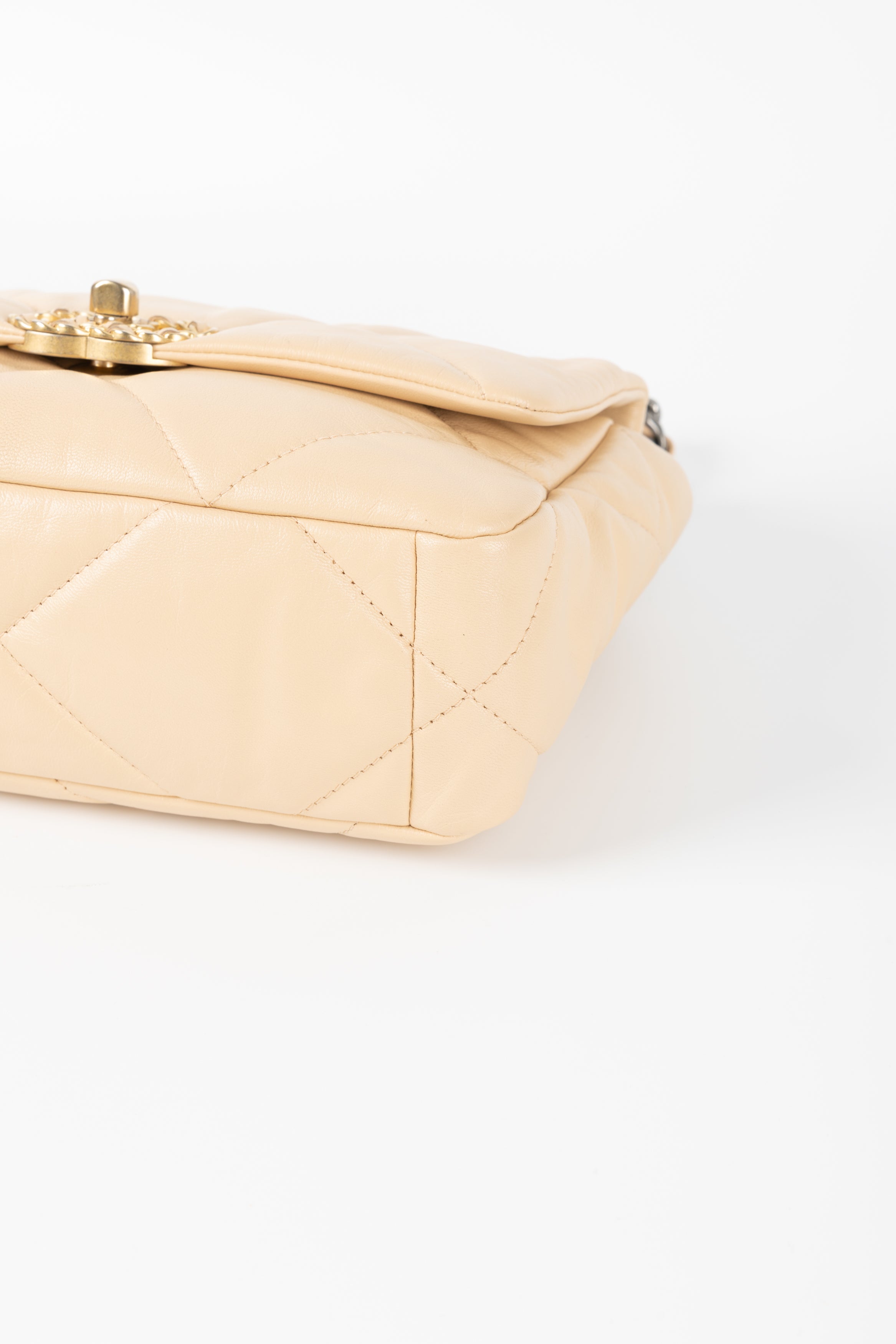 CHANEL 19 SMALL BEIGE