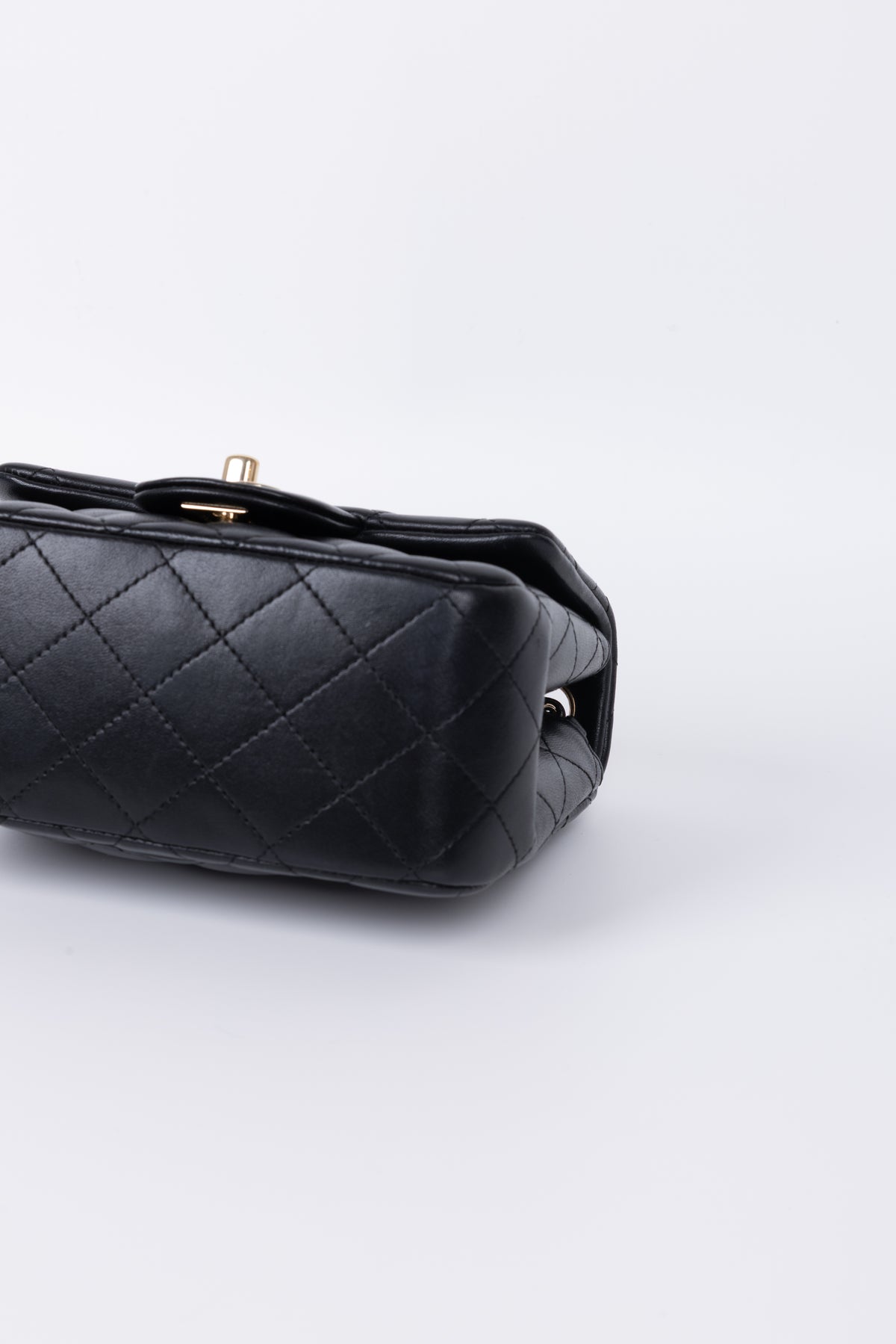 CHANEL MINI SQUARE NERA/ORO