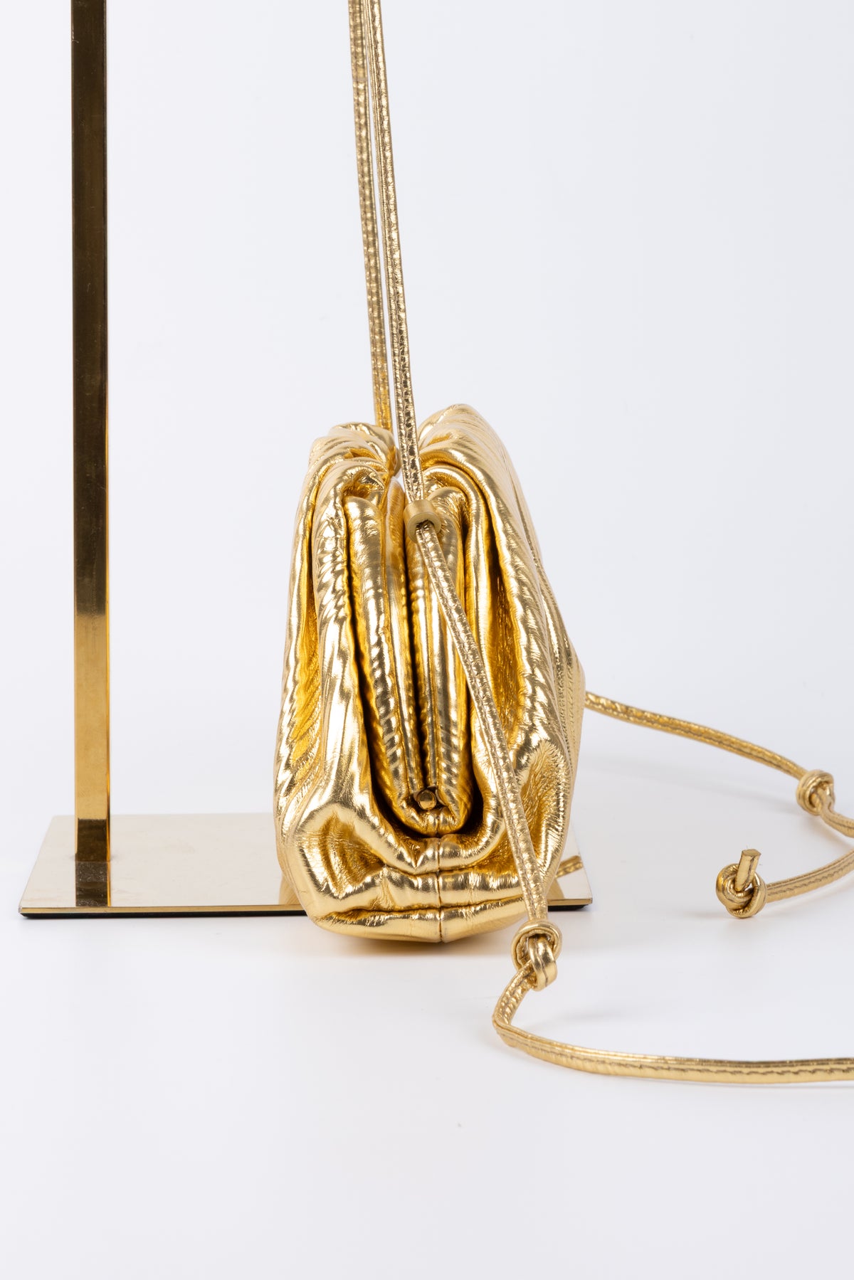 BOTTEGA VENETA POUCH CON TRACOLLA ORO