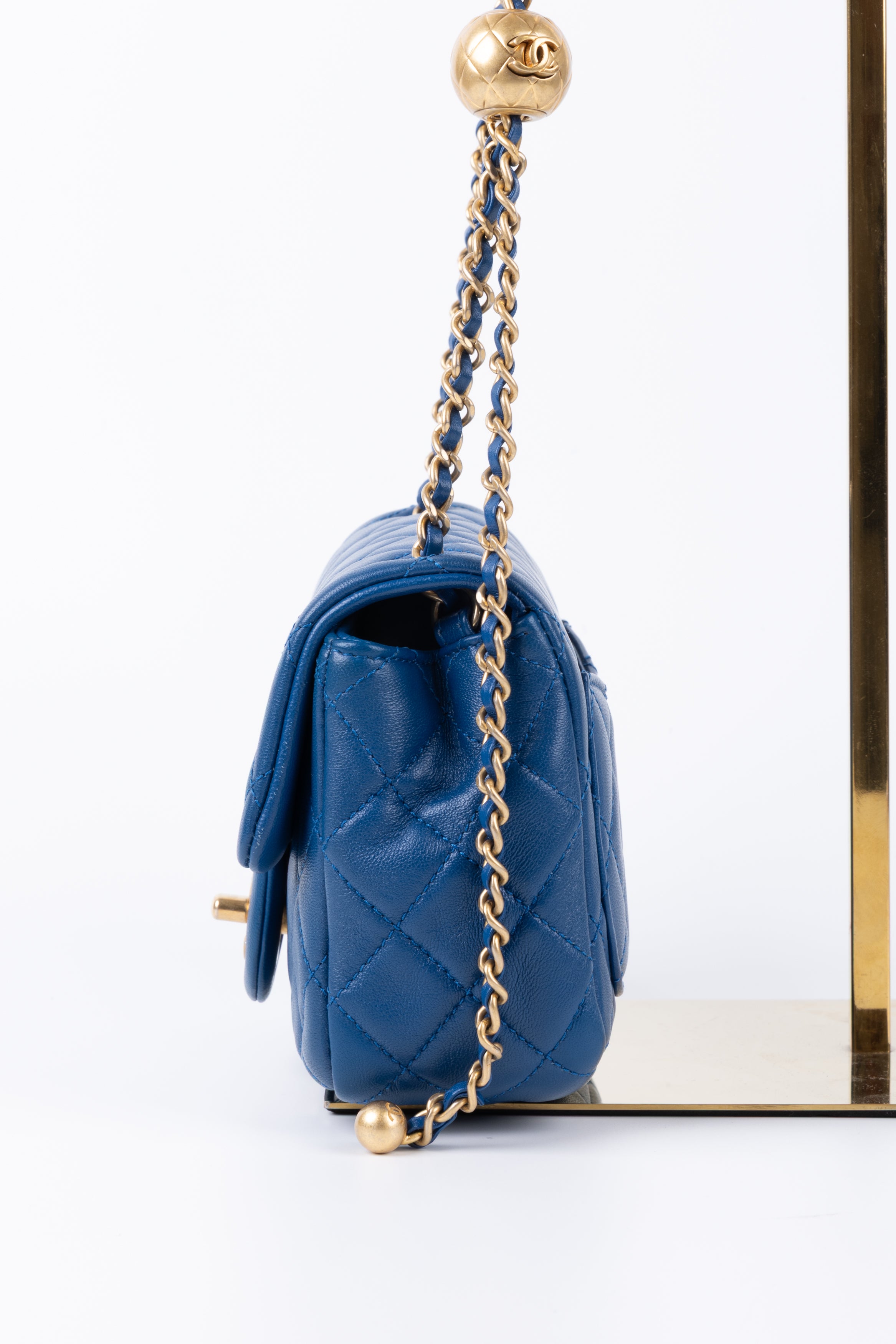 CHANEL MINI SQUARE BLU CON SFERA