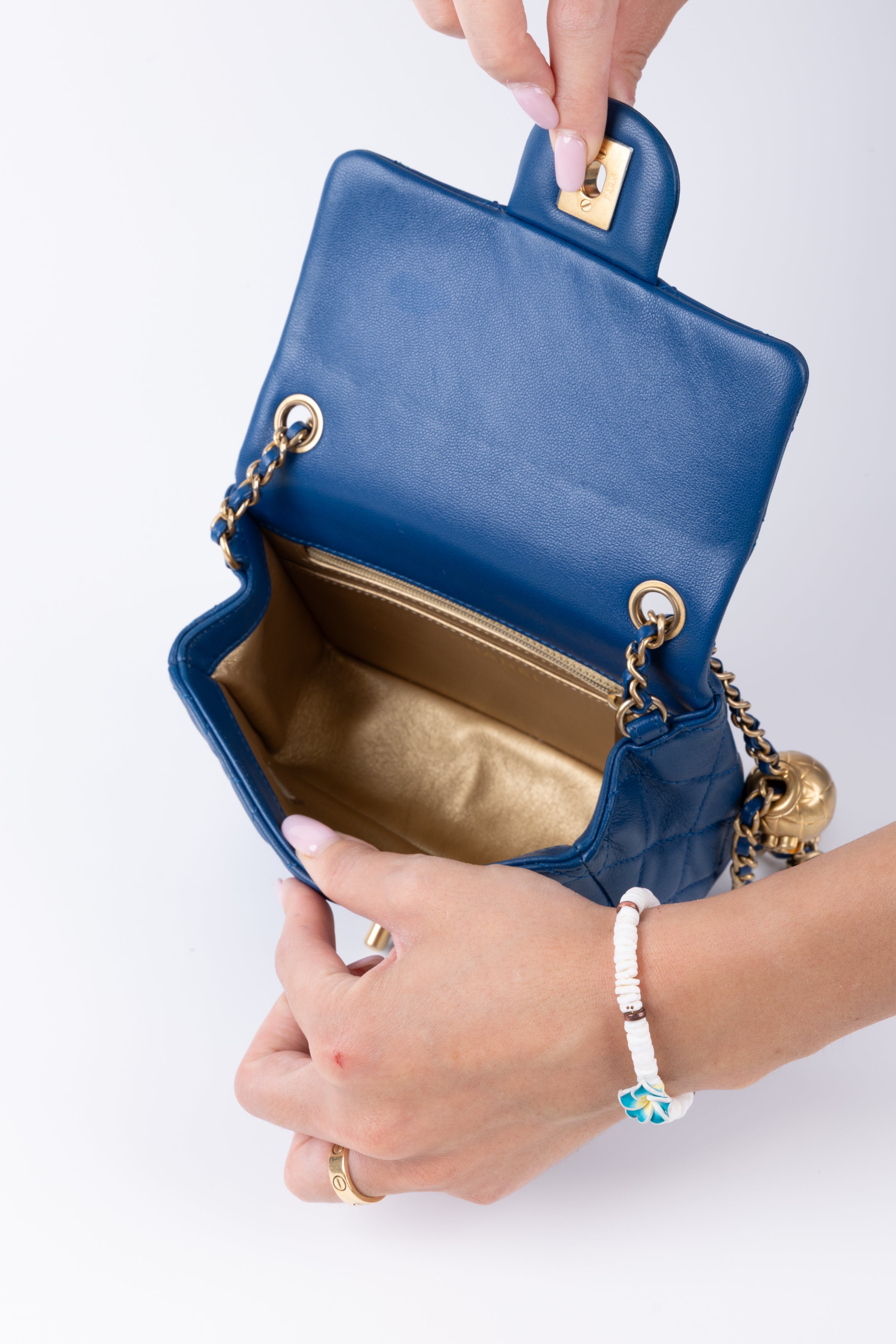 CHANEL MINI SQUARE BLU CON SFERA