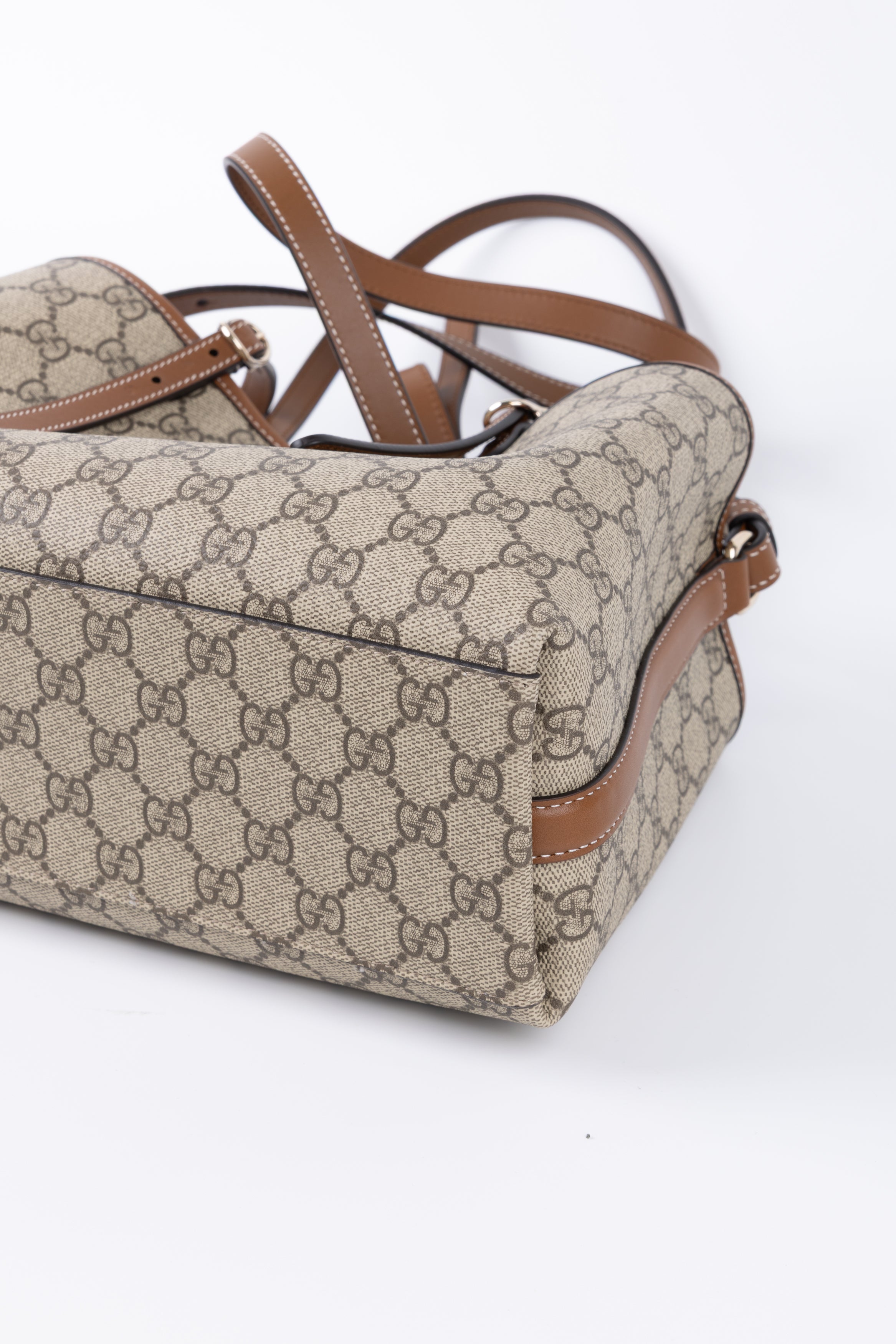 GUCCI SHOPPING EMBLEM MEDIA