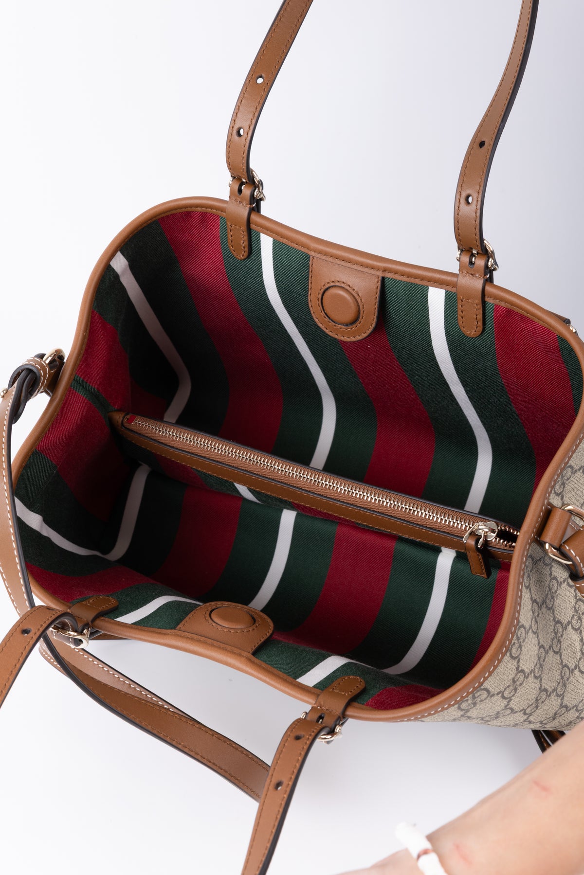 GUCCI SHOPPING EMBLEM MEDIA