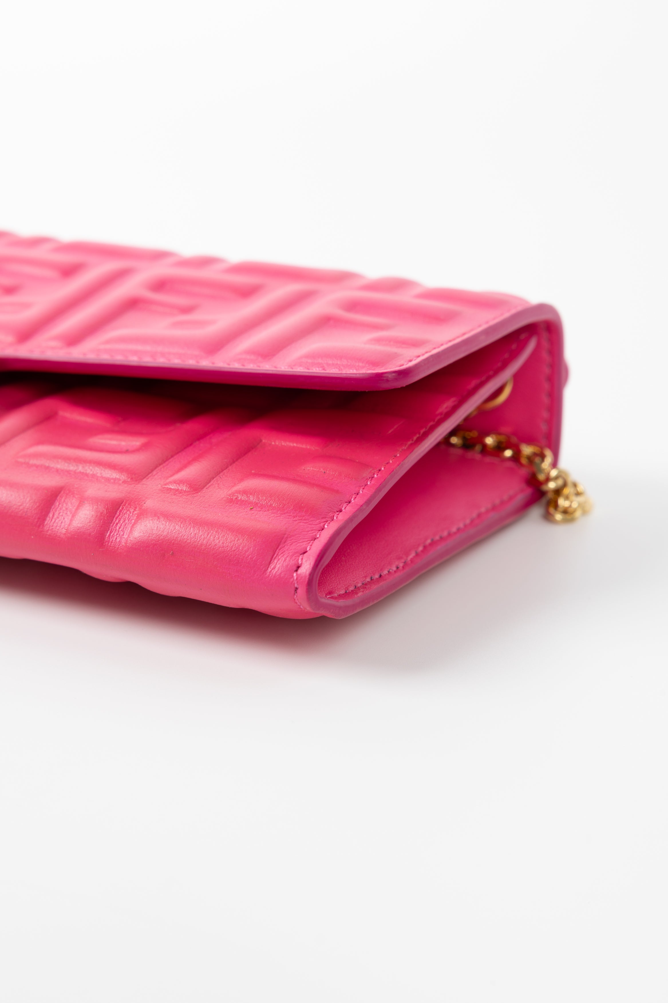 FENDI CONTINENTAL WITH CHAIN FUCSIA