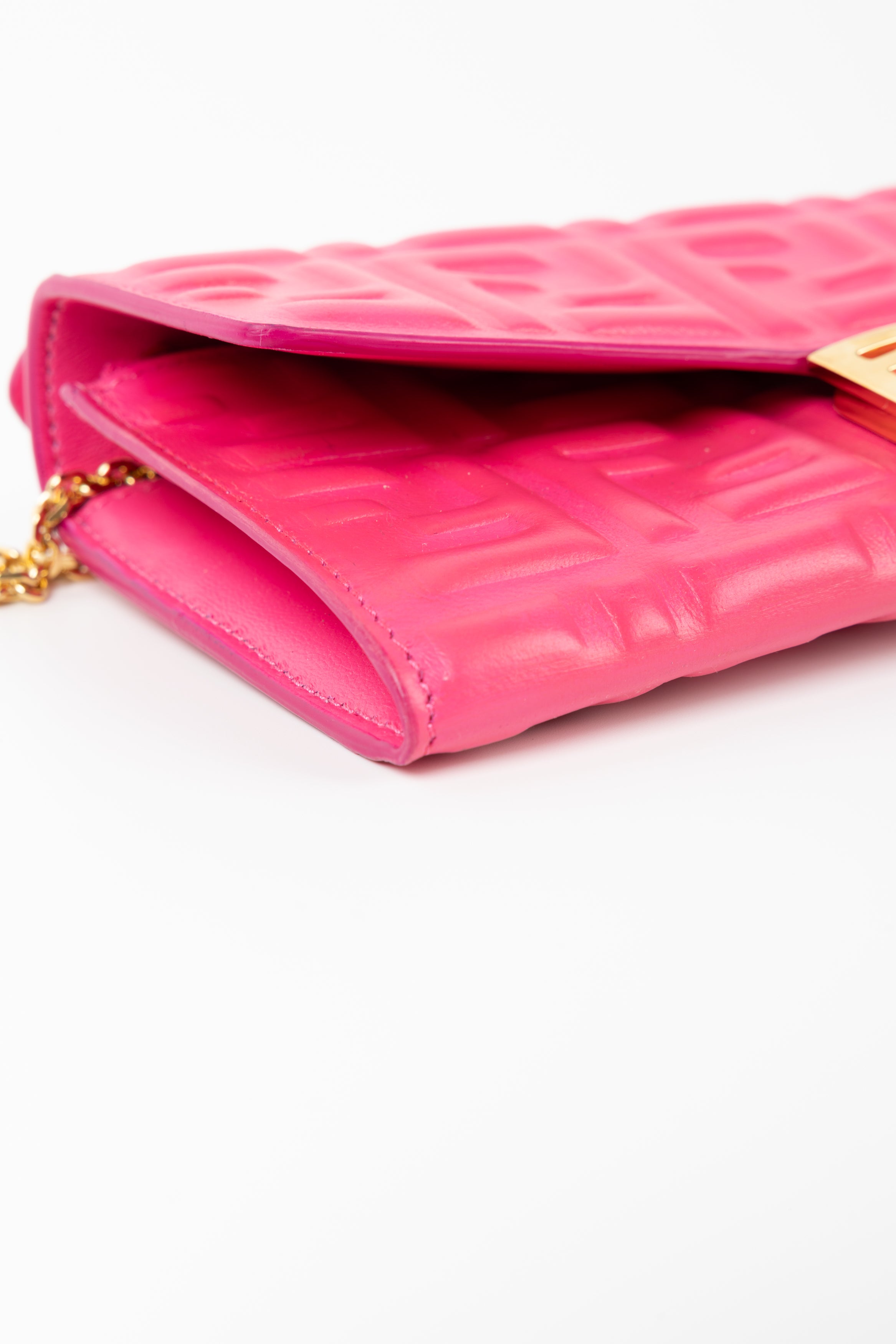FENDI CONTINENTAL WITH CHAIN FUCSIA