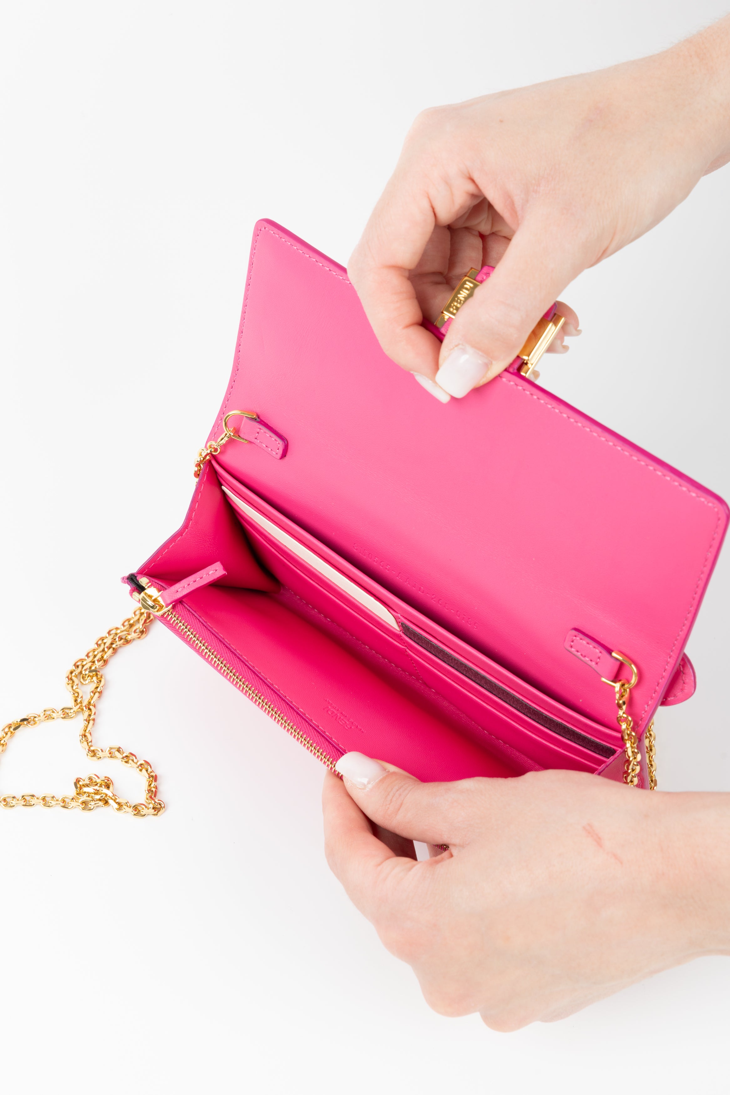 FENDI CONTINENTAL WITH CHAIN FUCSIA