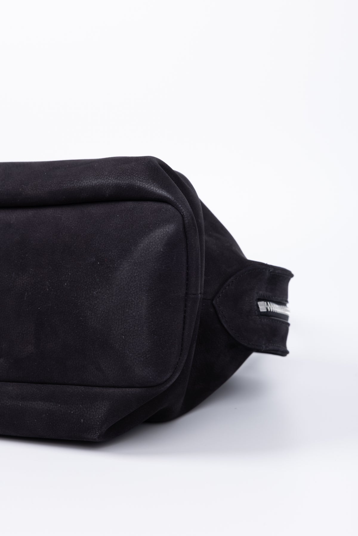 THE ROW BORSA AGNES 12 MEDIUM IN CAMOSCIO NERO