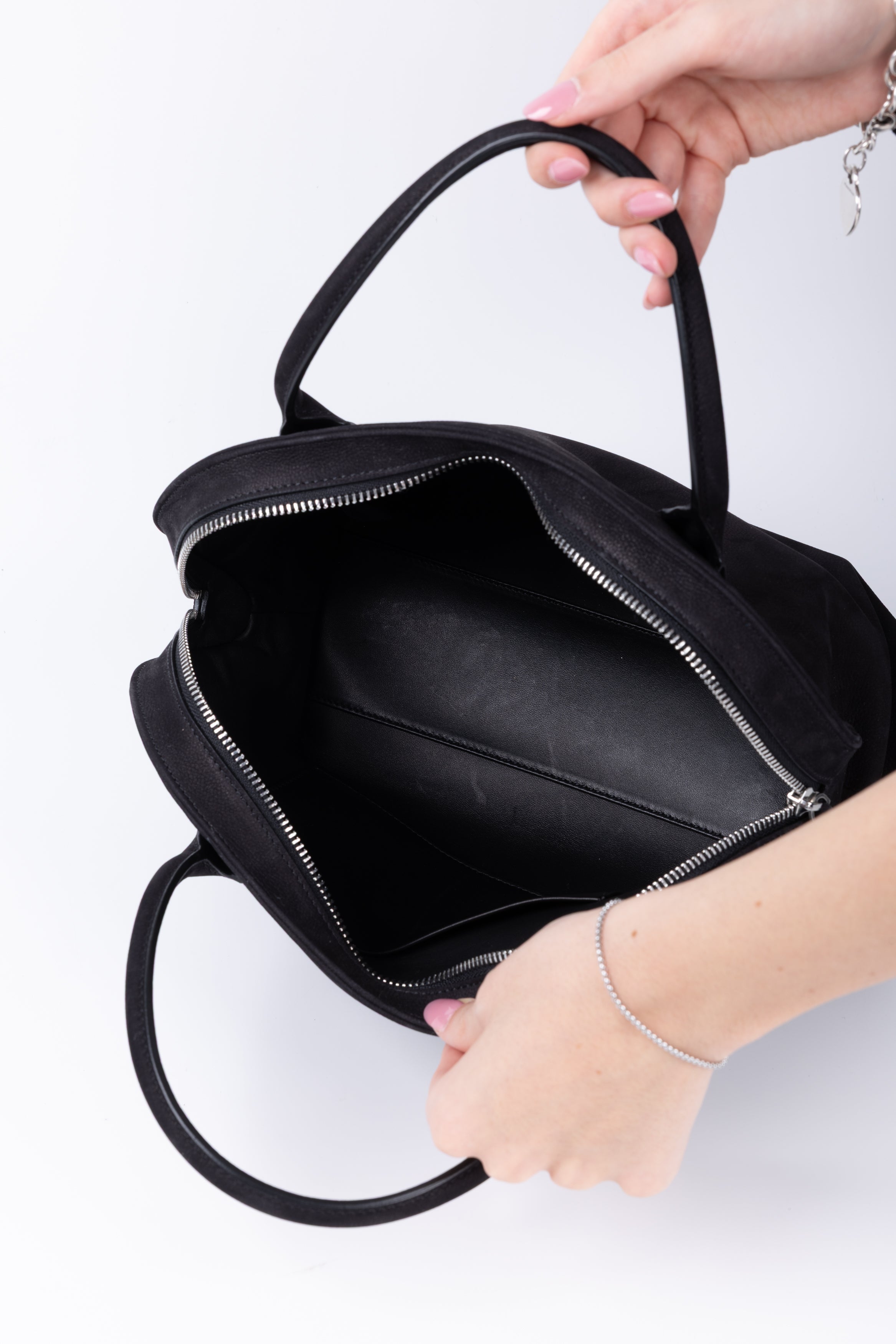 THE ROW BORSA AGNES 12 MEDIUM IN CAMOSCIO NERO