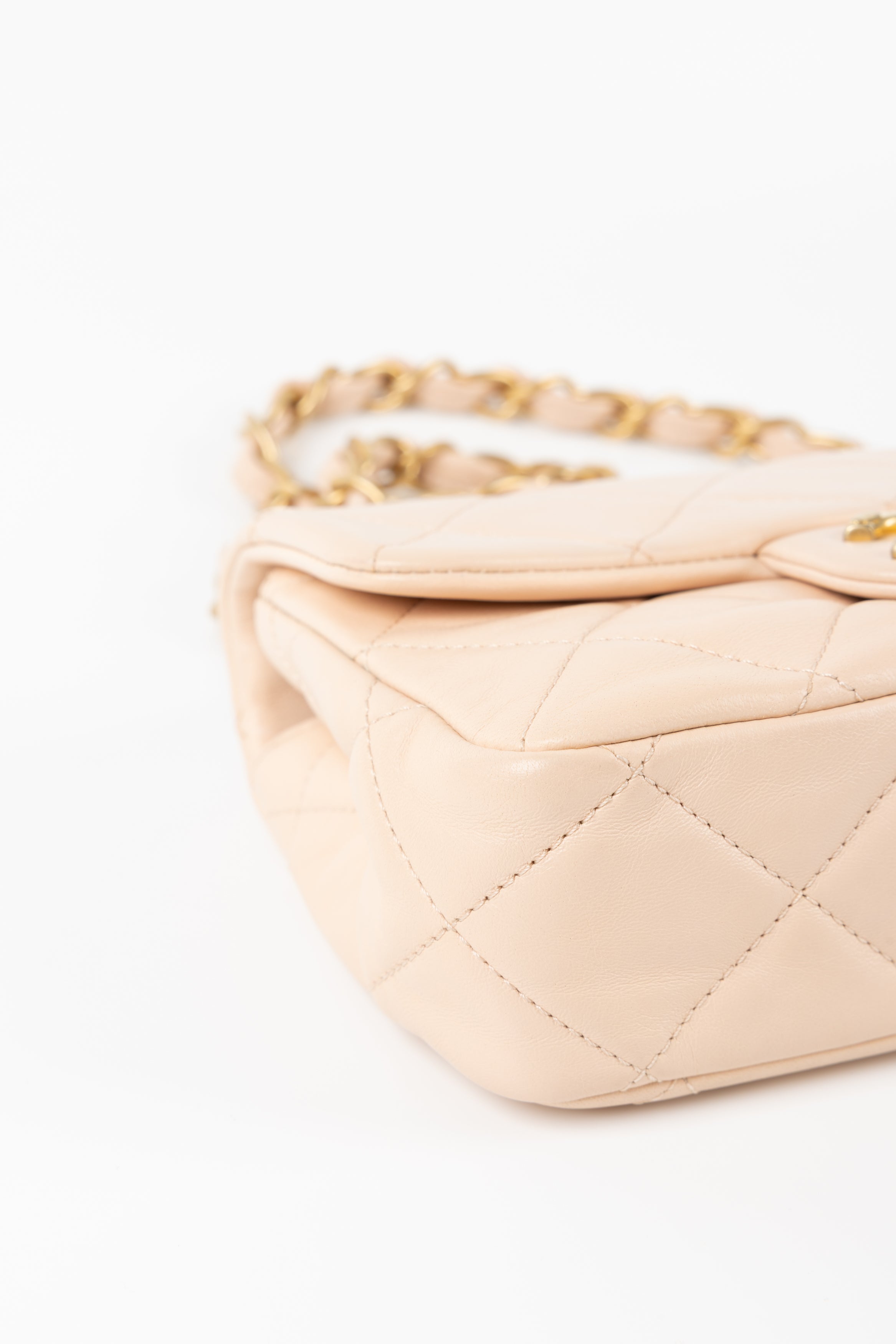 CHANEL 19 FLAP