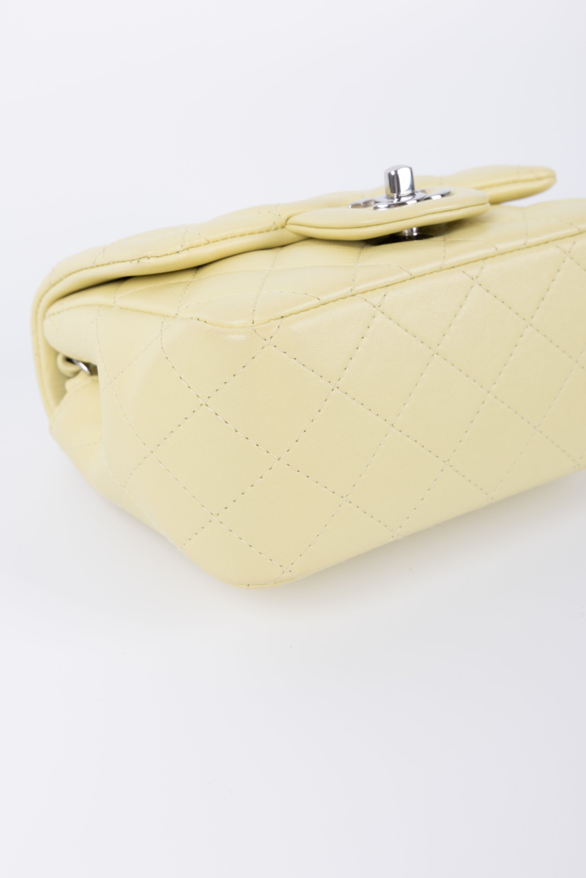 CHANEL MINI SQUARE GIALLA