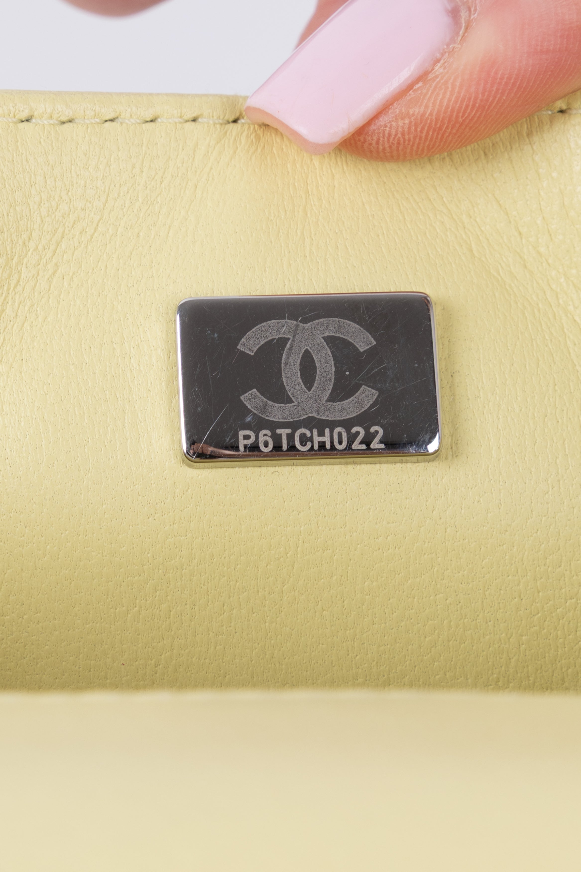 CHANEL MINI SQUARE GIALLA