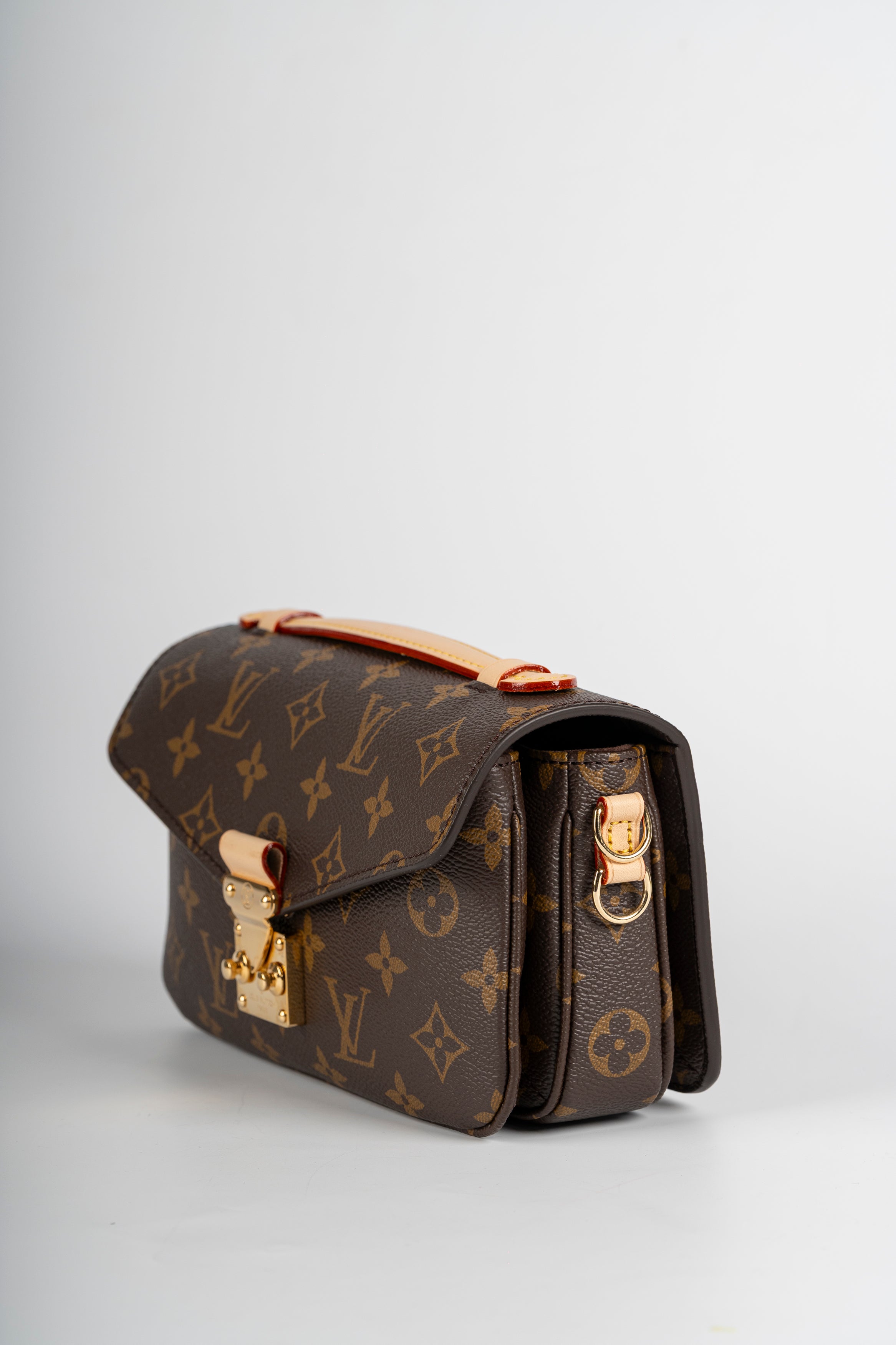 Louis Vuitton Pochette Métis East West Monogram