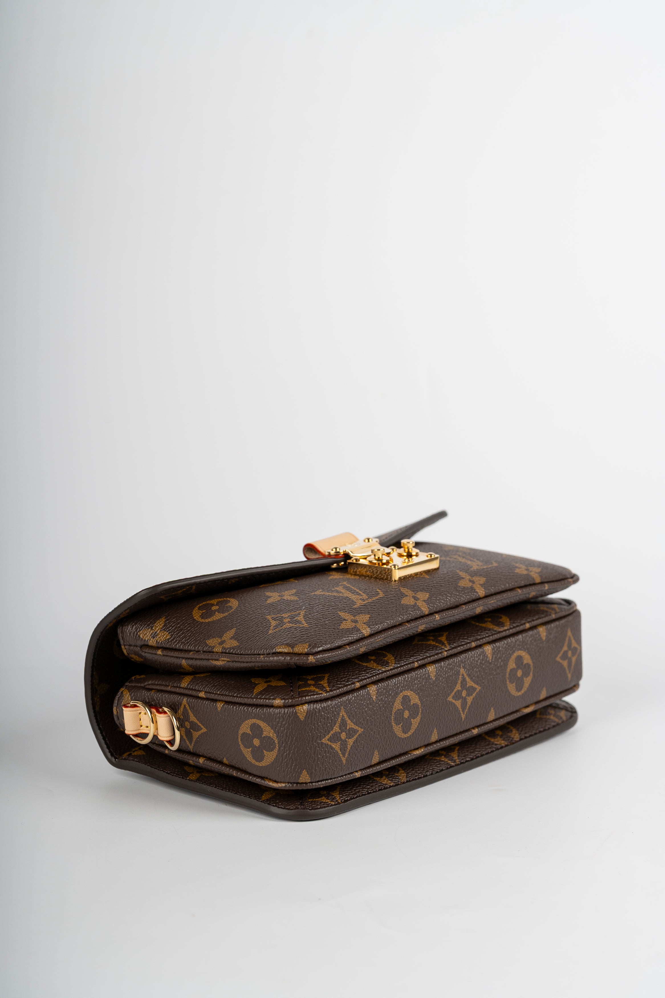 Louis Vuitton Pochette Métis East West Monogram