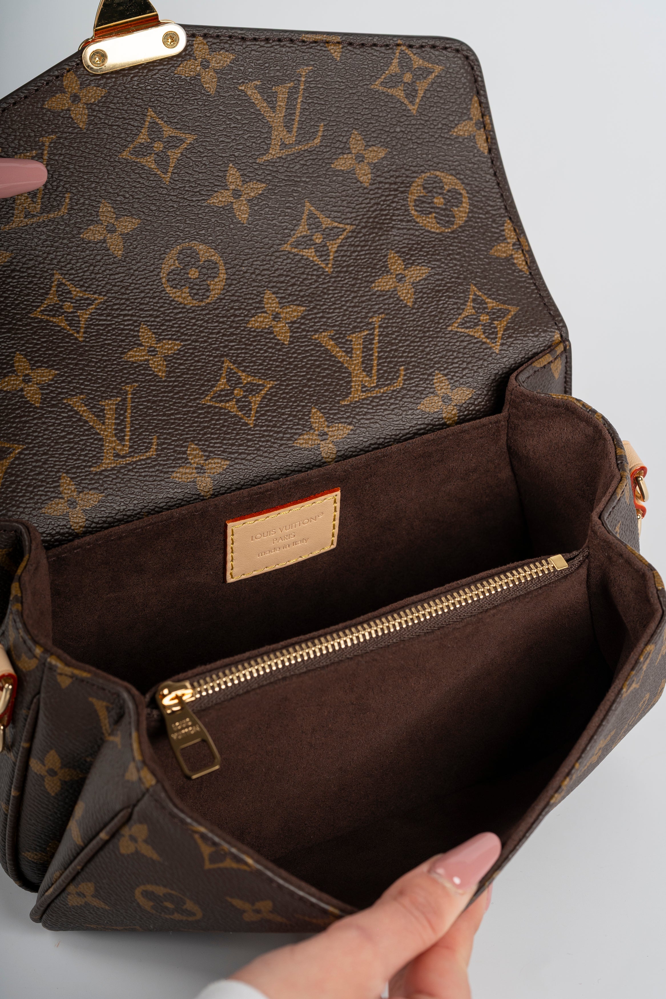 Louis Vuitton Pochette Métis East West Monogram