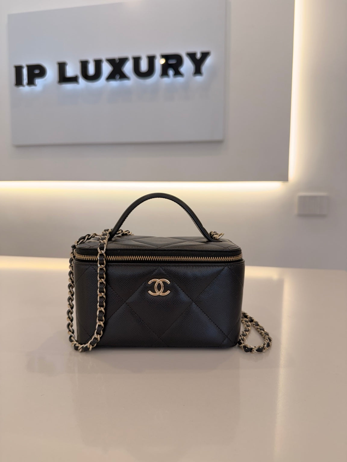 CHANEL TOP HANDLE VANITY CAVIAR NERO
