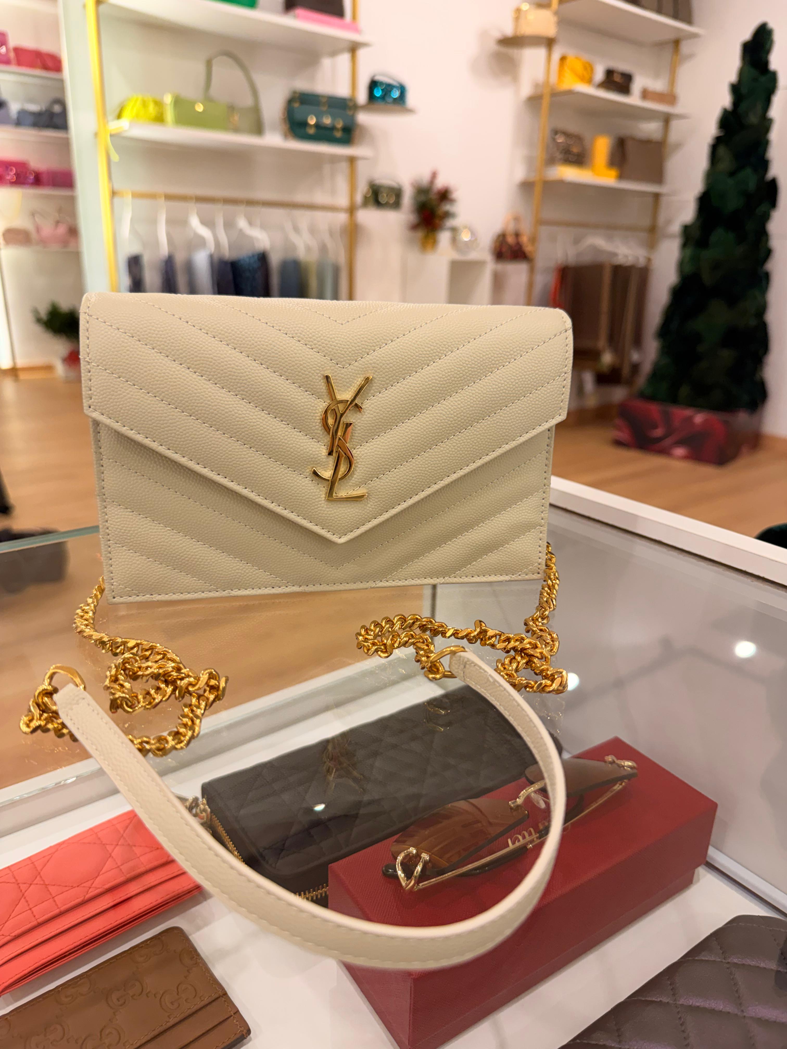 Saint Laurent Pochette Cassandre blanc vintage