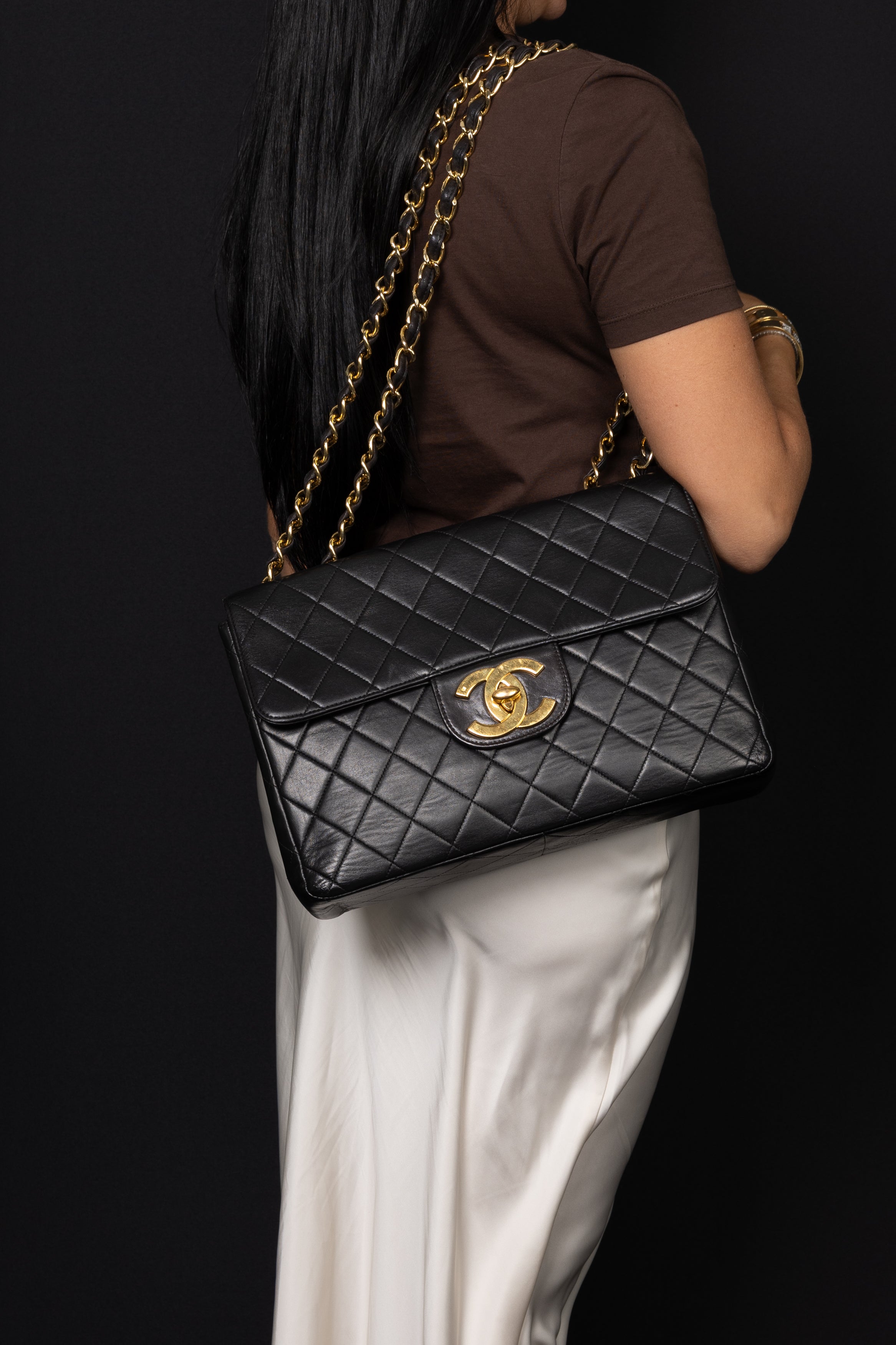 Chanel Nera Maxi Logo