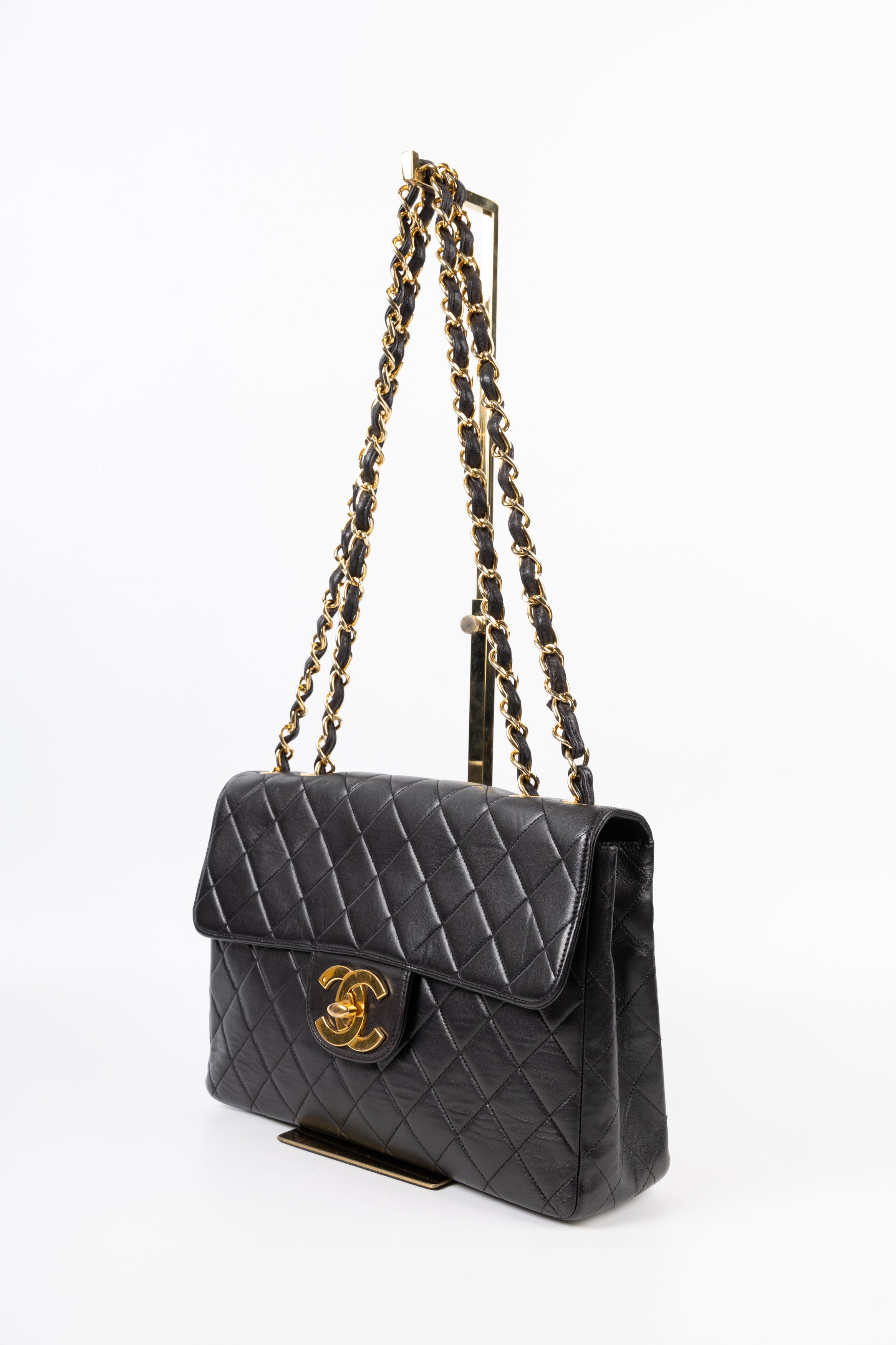 Chanel Nera Maxi Logo