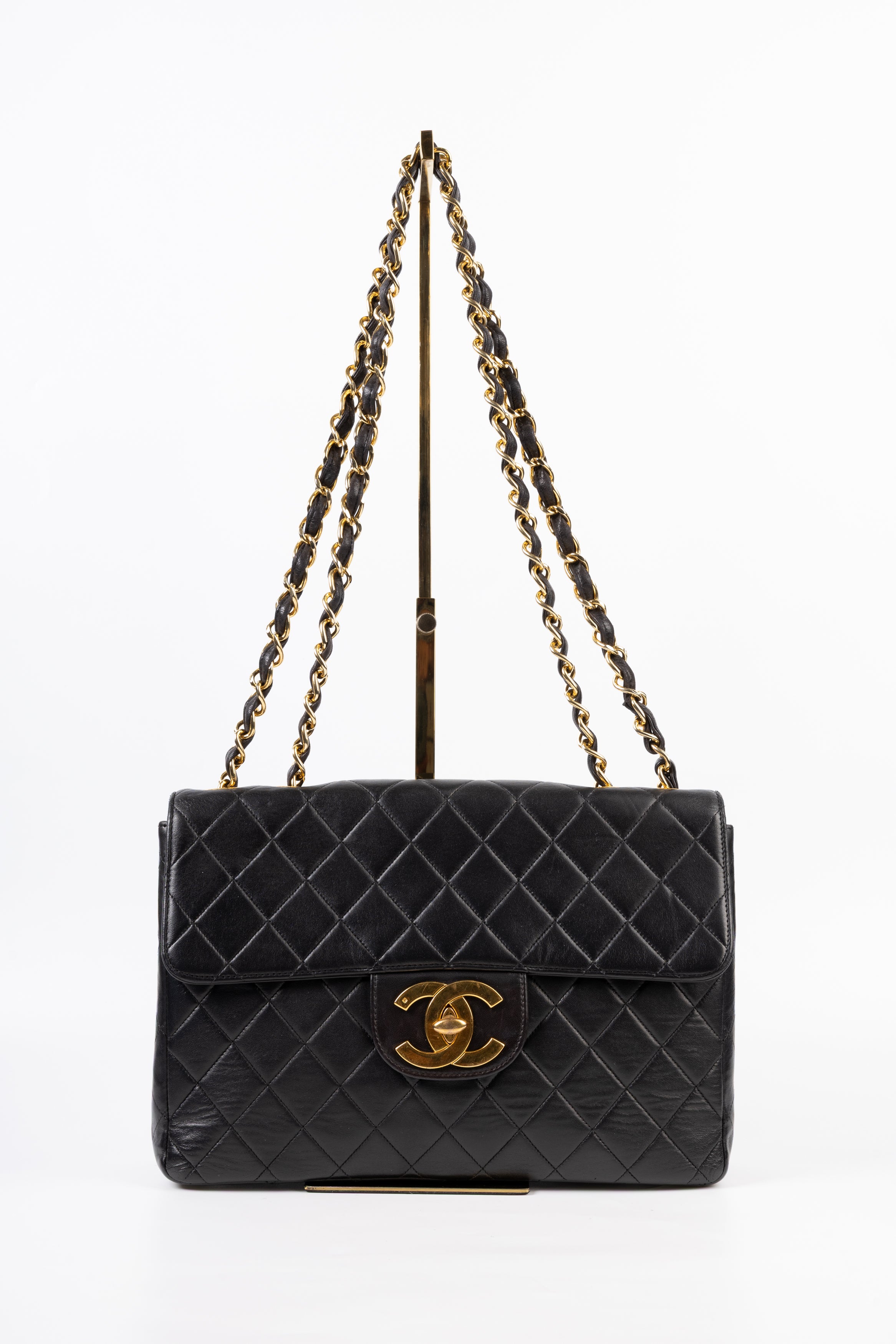 Chanel Nera Maxi Logo