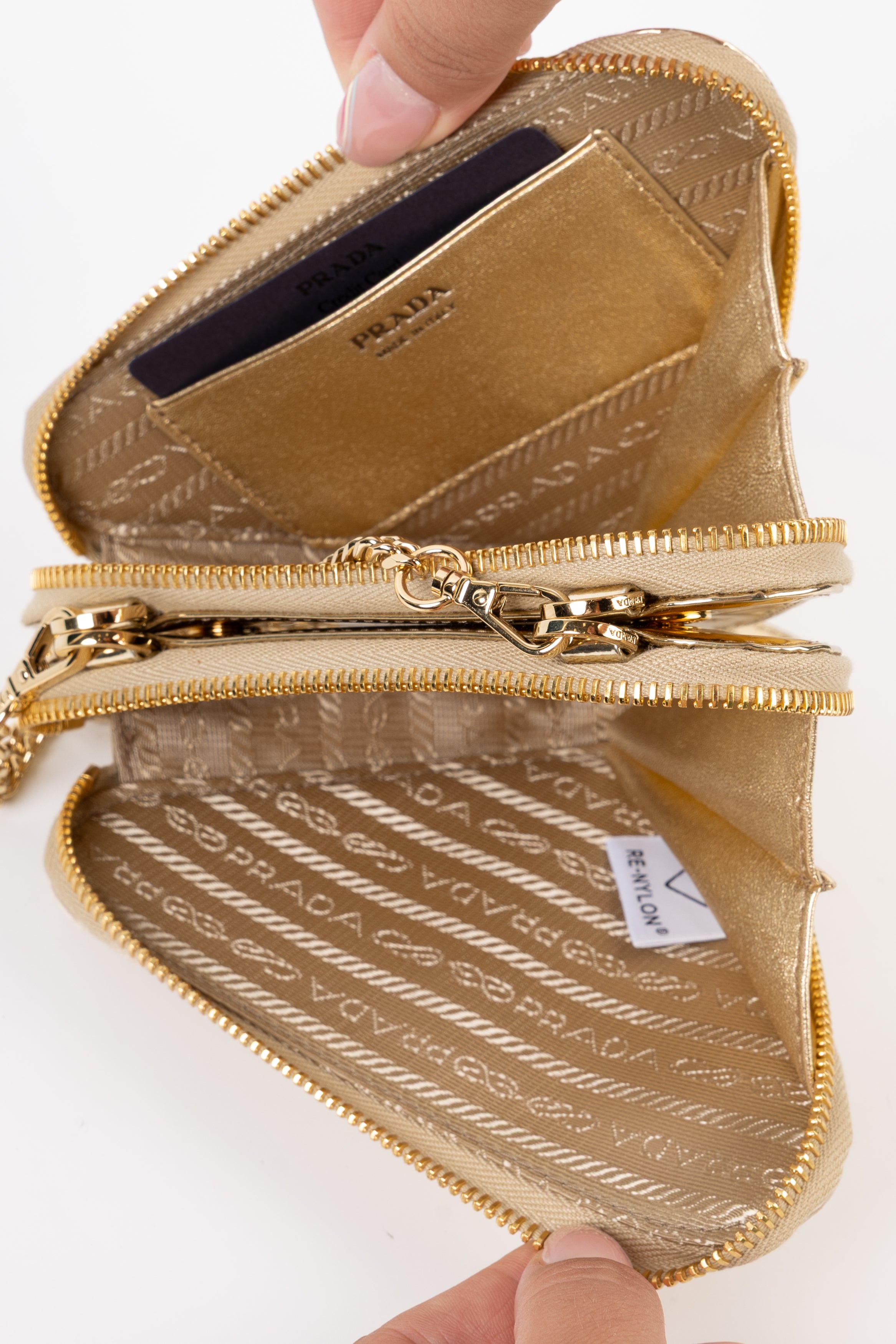 prada triangle gold con cristalli