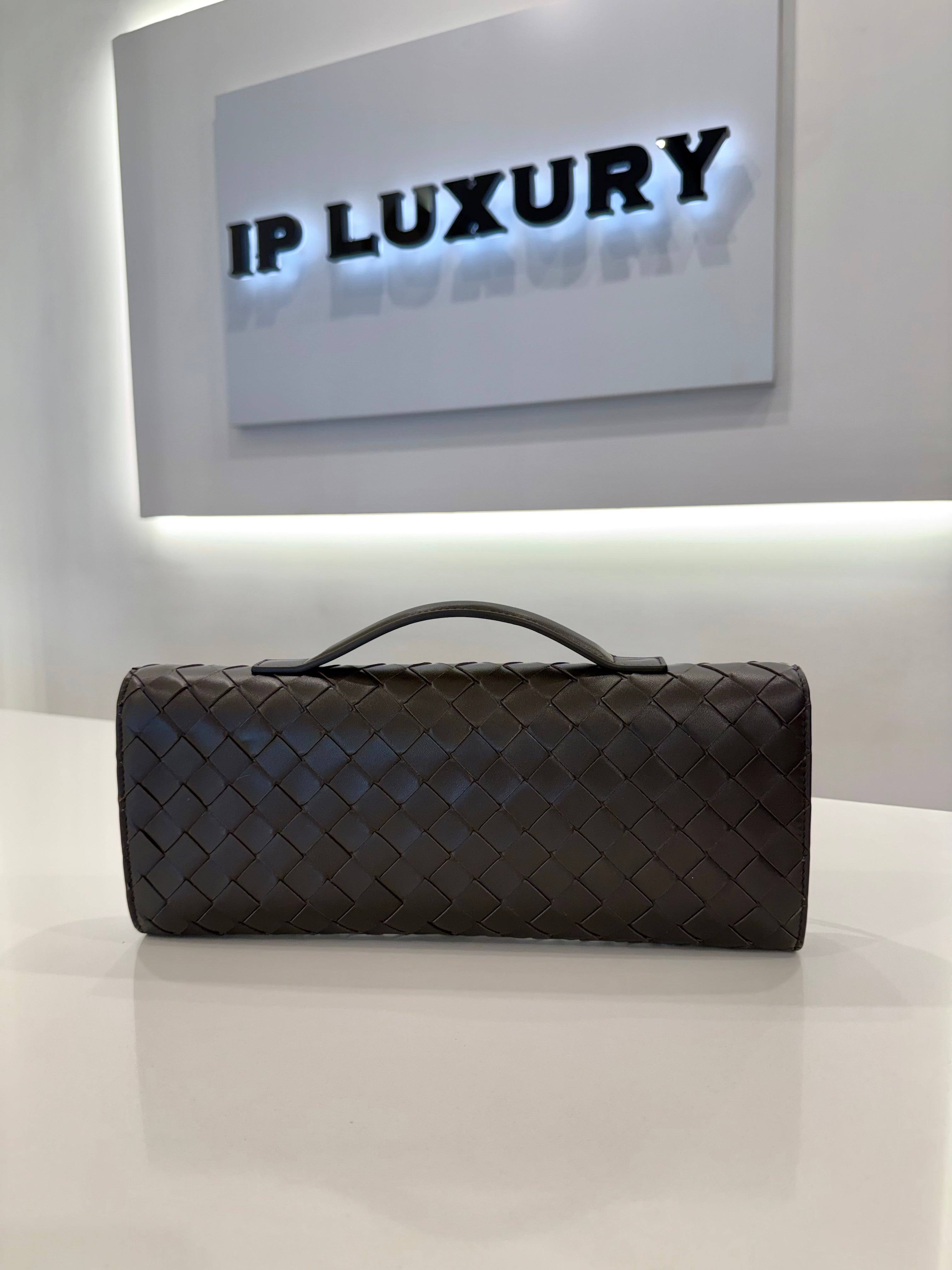 BOTTEGA VENETA ANDIAMO CLUTCH FONDANT
