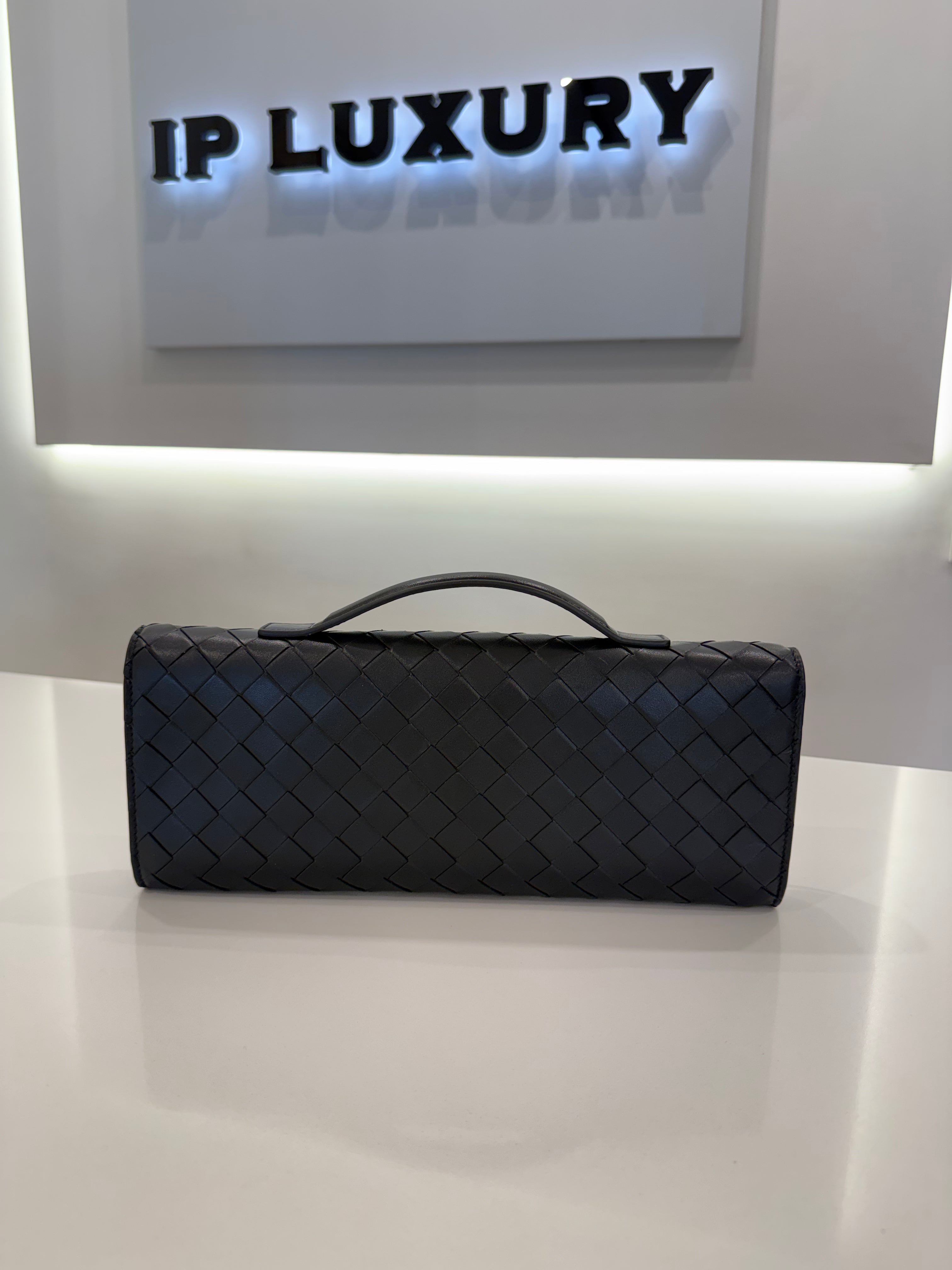 BOTTEGA VENETA ANDIAMO CLUTCH NERA