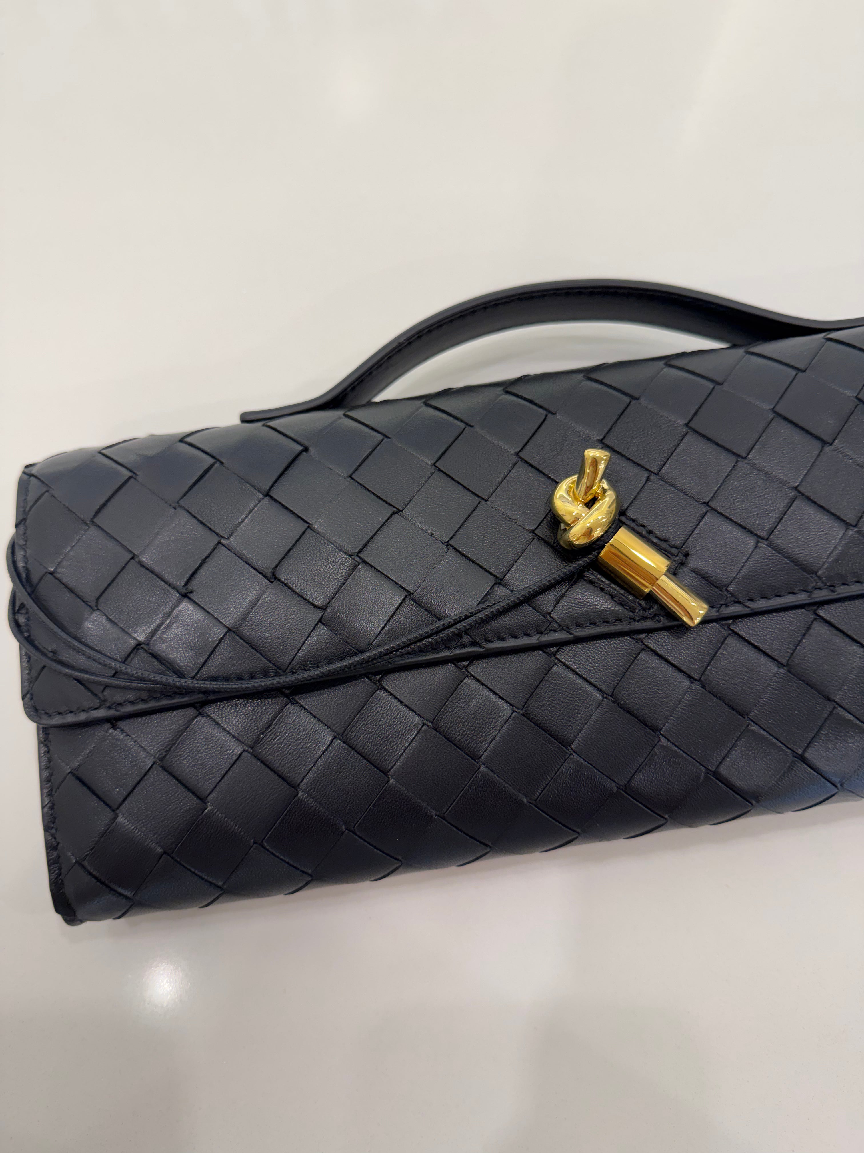 BOTTEGA VENETA ANDIAMO CLUTCH NERA