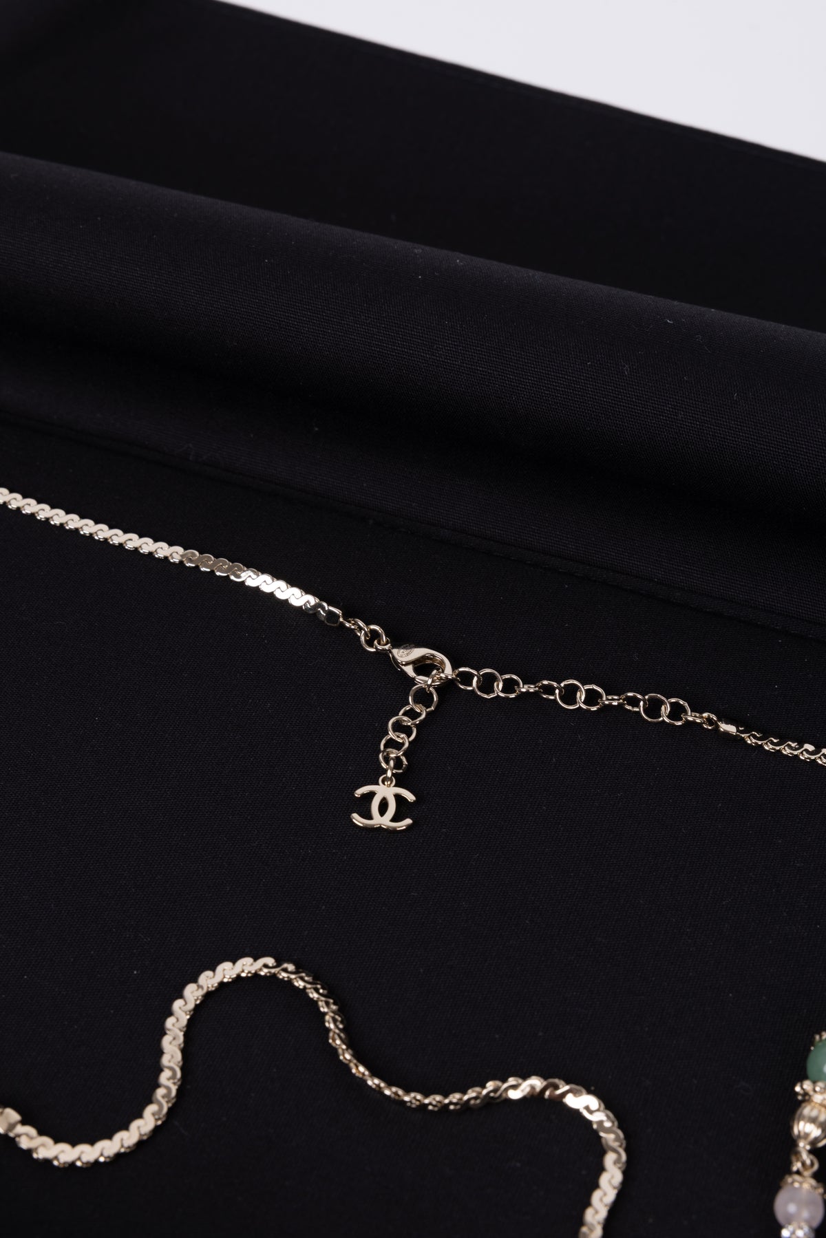 CHANEL LONG CHAIN CC