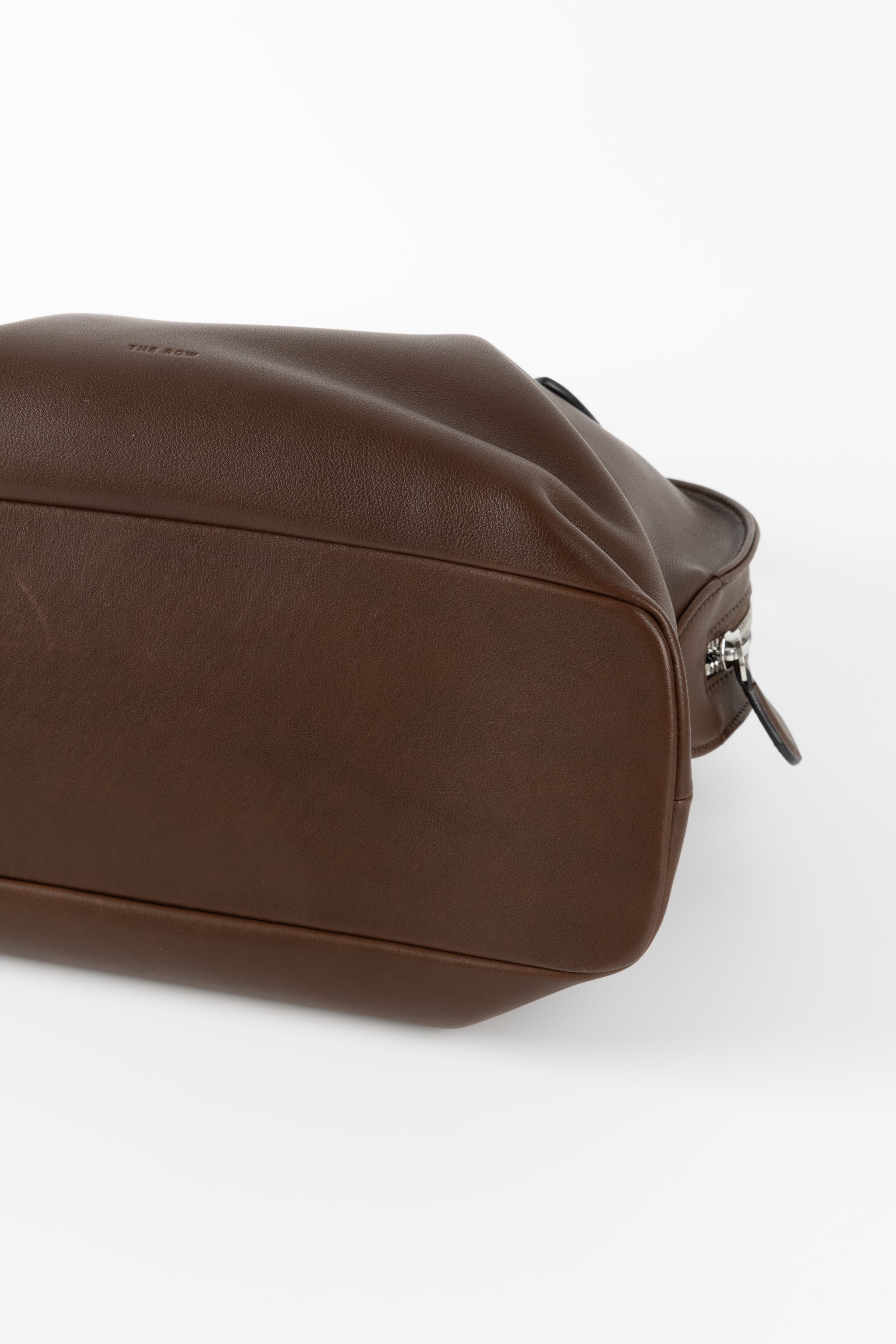 THE ROW BORSA AGNES 12 MEDIUM IN PELLE MARRONE