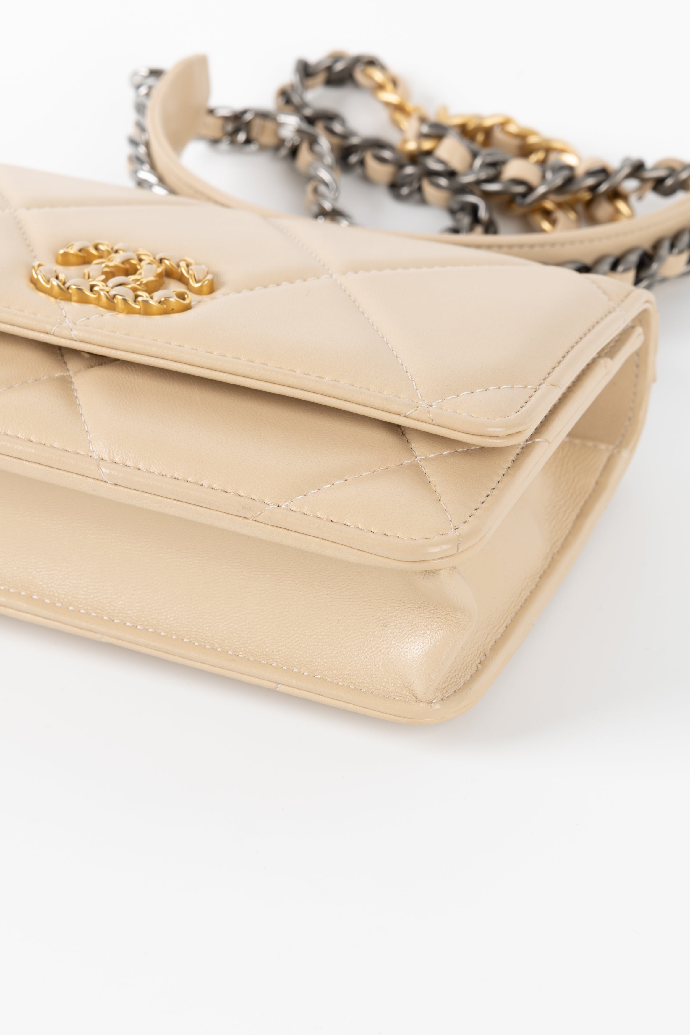 CHANEL 19 WALLET ON CHAIN BEIGE