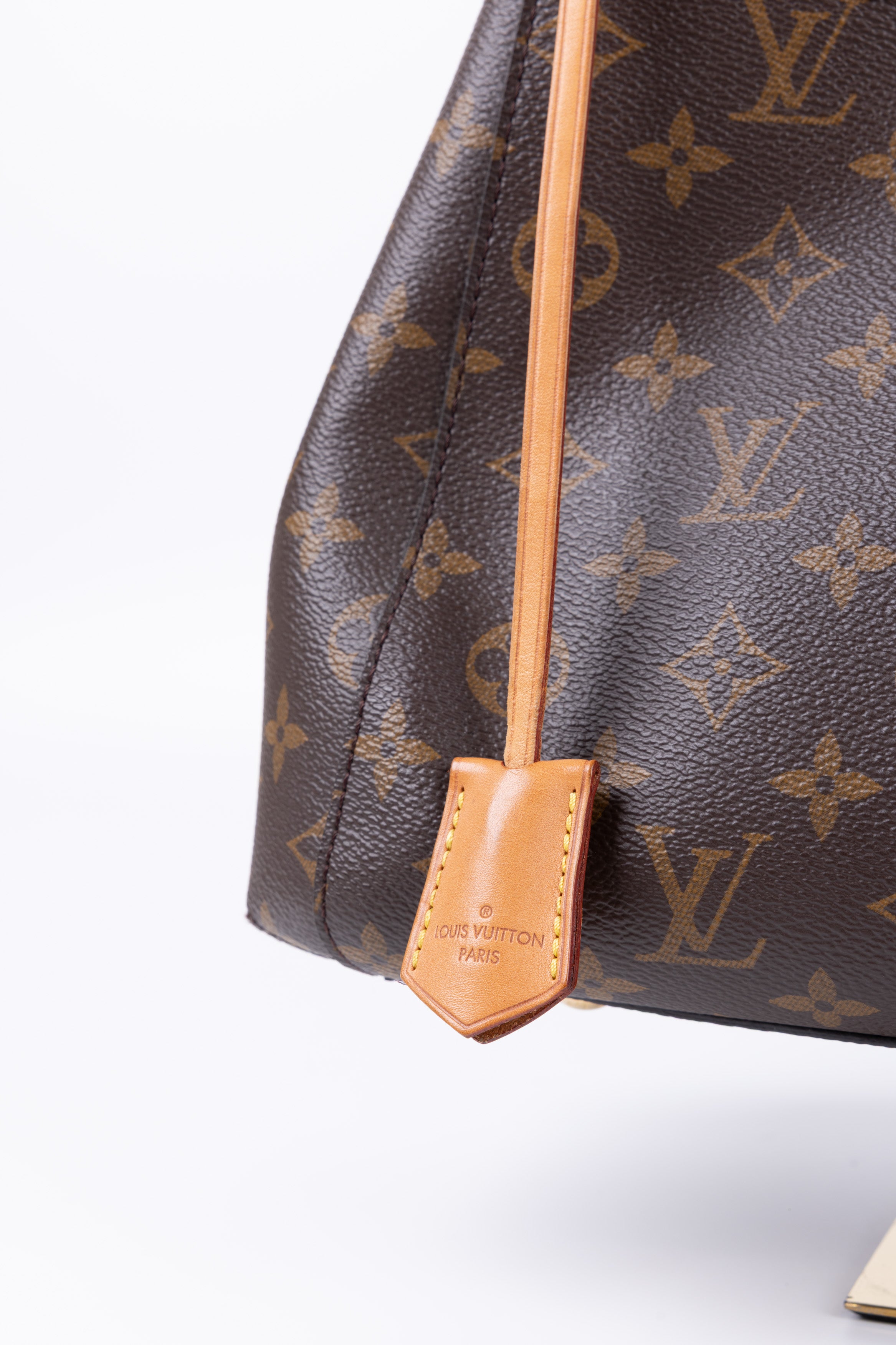 LOUIS VUITTON MONTAIGNE MM 19