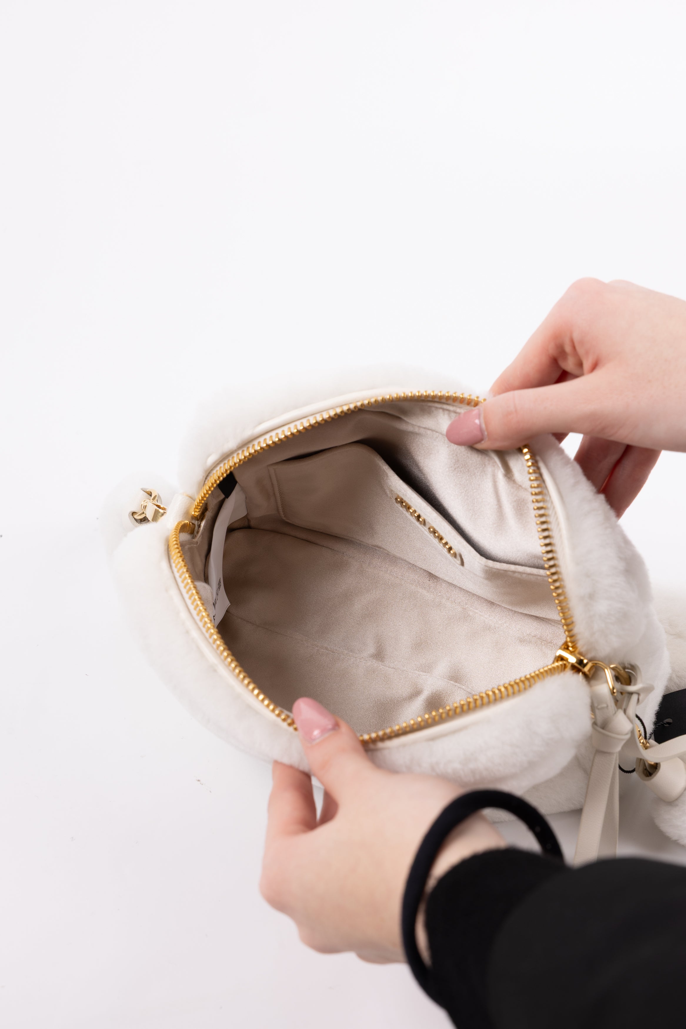 Miu Miu shoulder bag in pelliccia bianca