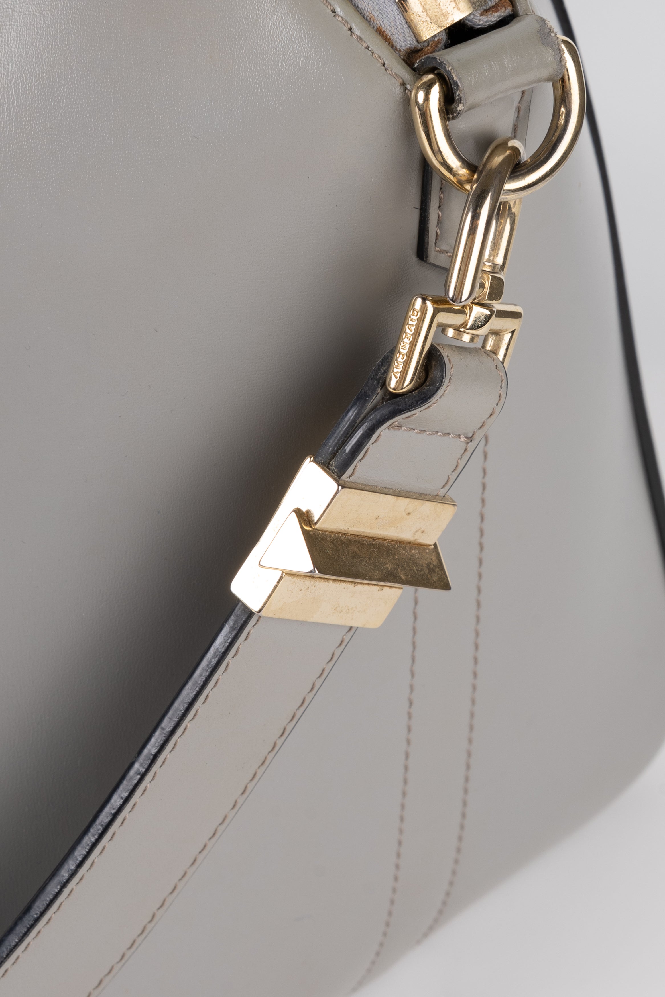 Givenchy Antigona Media Grigio Perlato