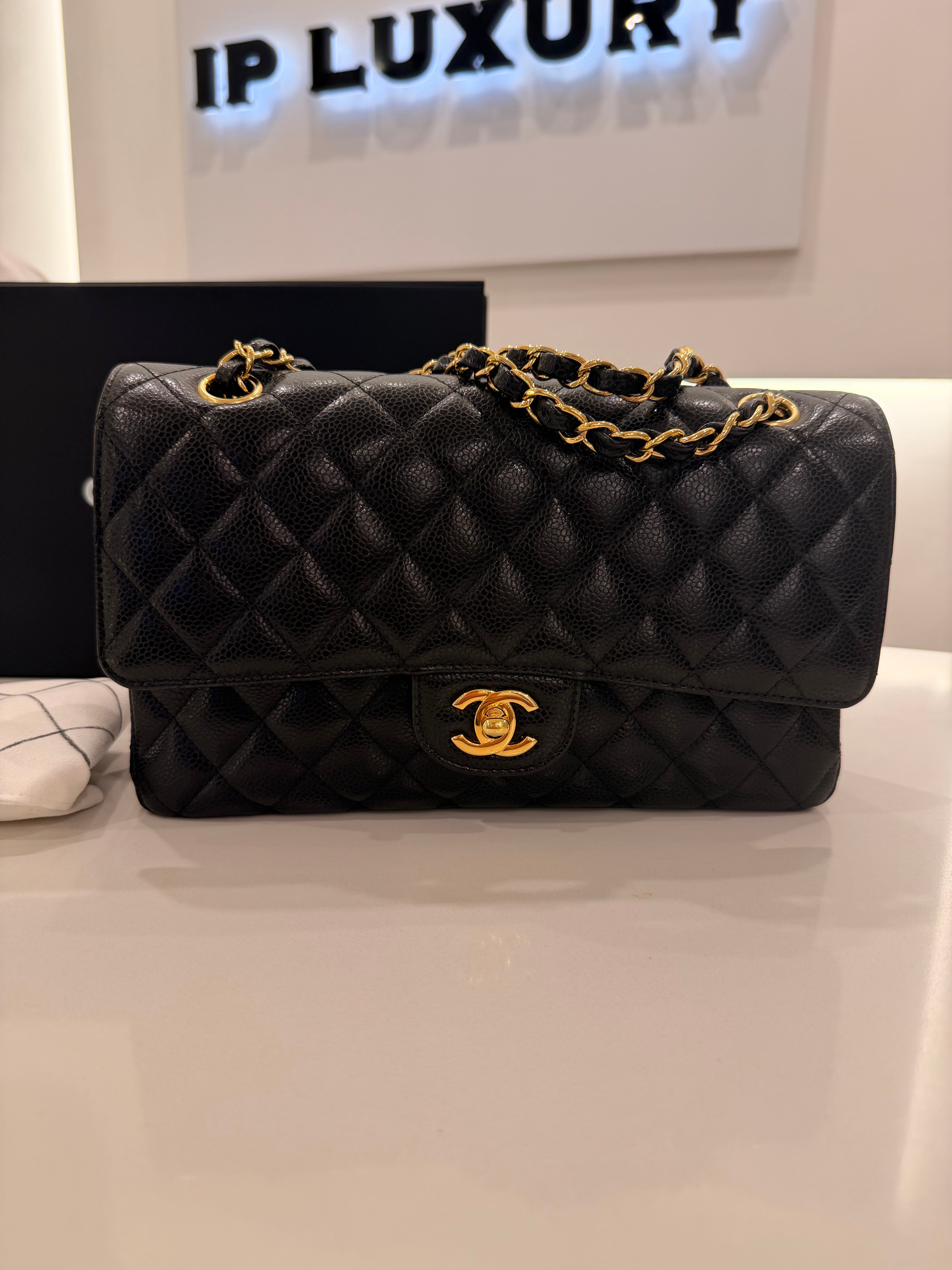 CHANEL 11.12 NERA/ORO CAVIAR
