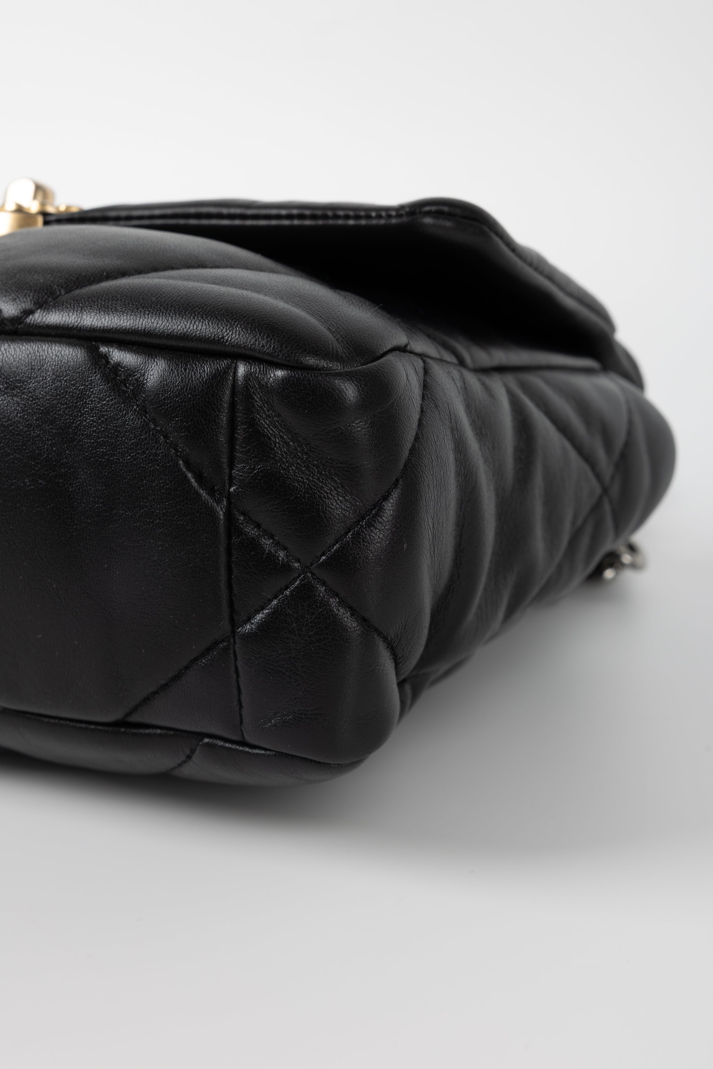 CHANEL 19 SMALL NERA