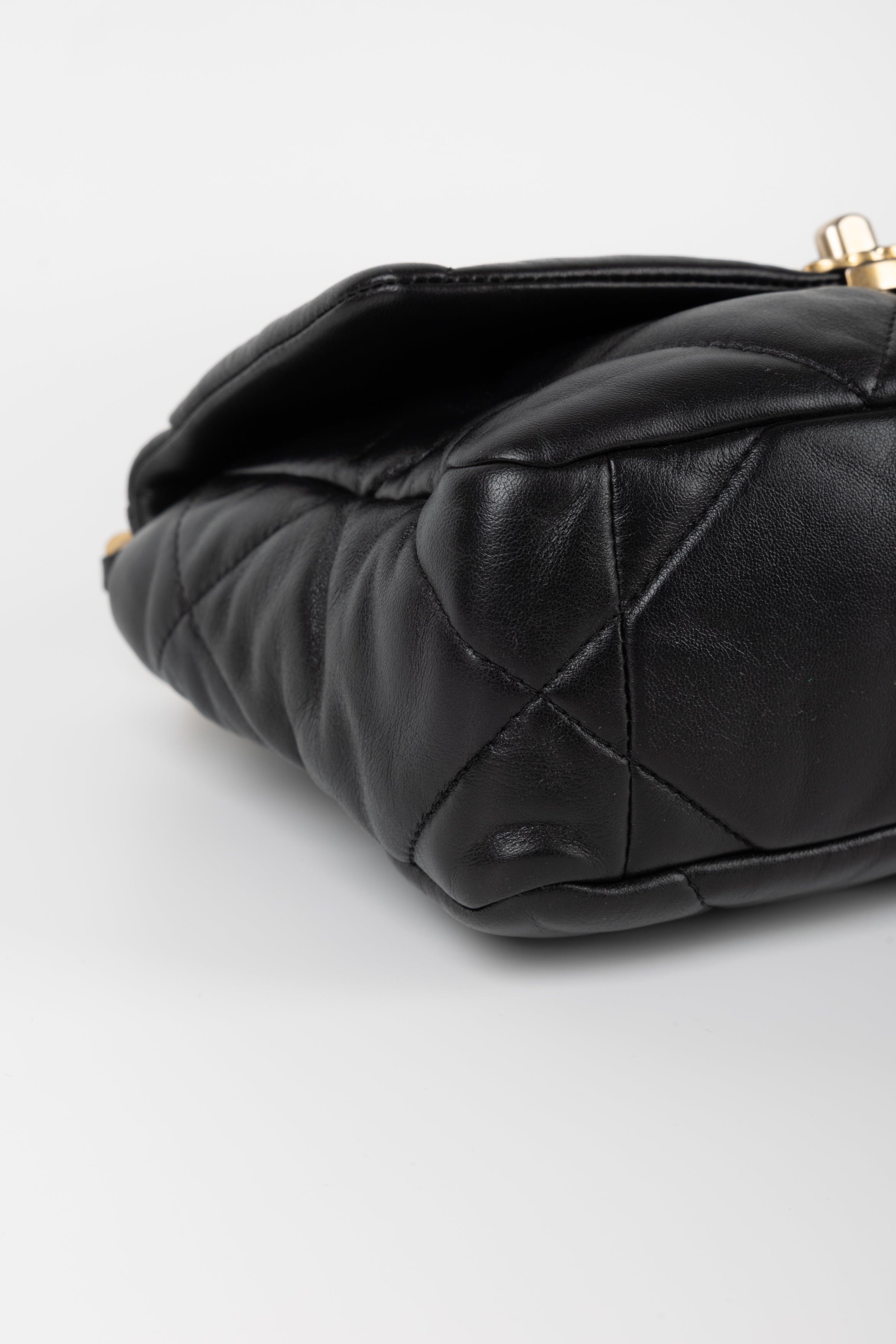 CHANEL 19 SMALL NERA
