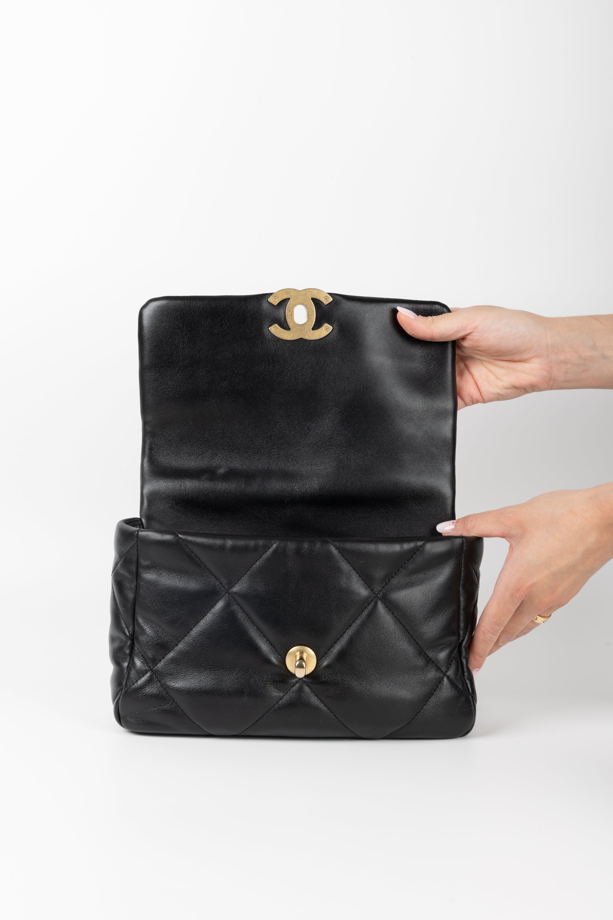 CHANEL 19 SMALL NERA