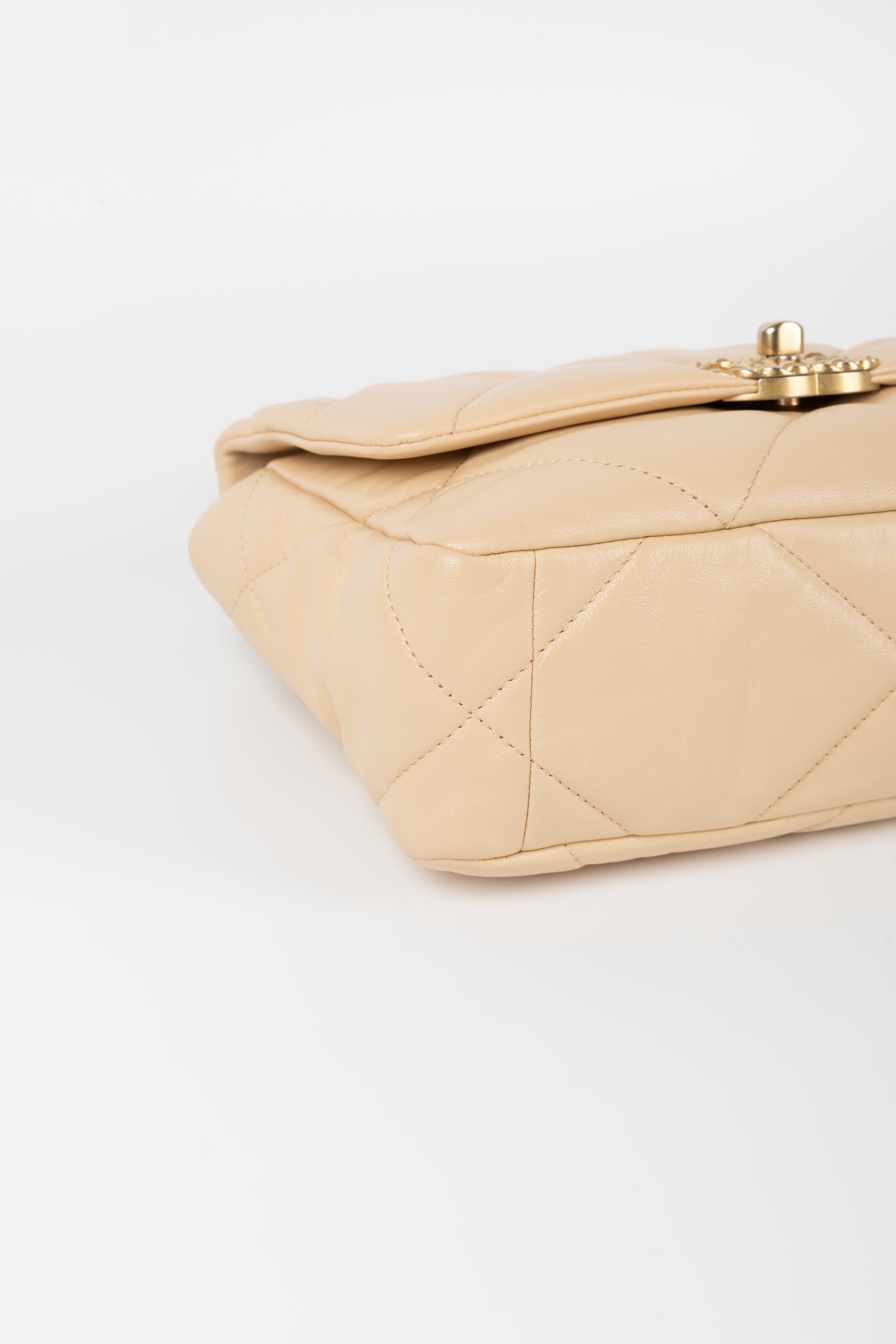 CHANEL 19 SMALL BEIGE