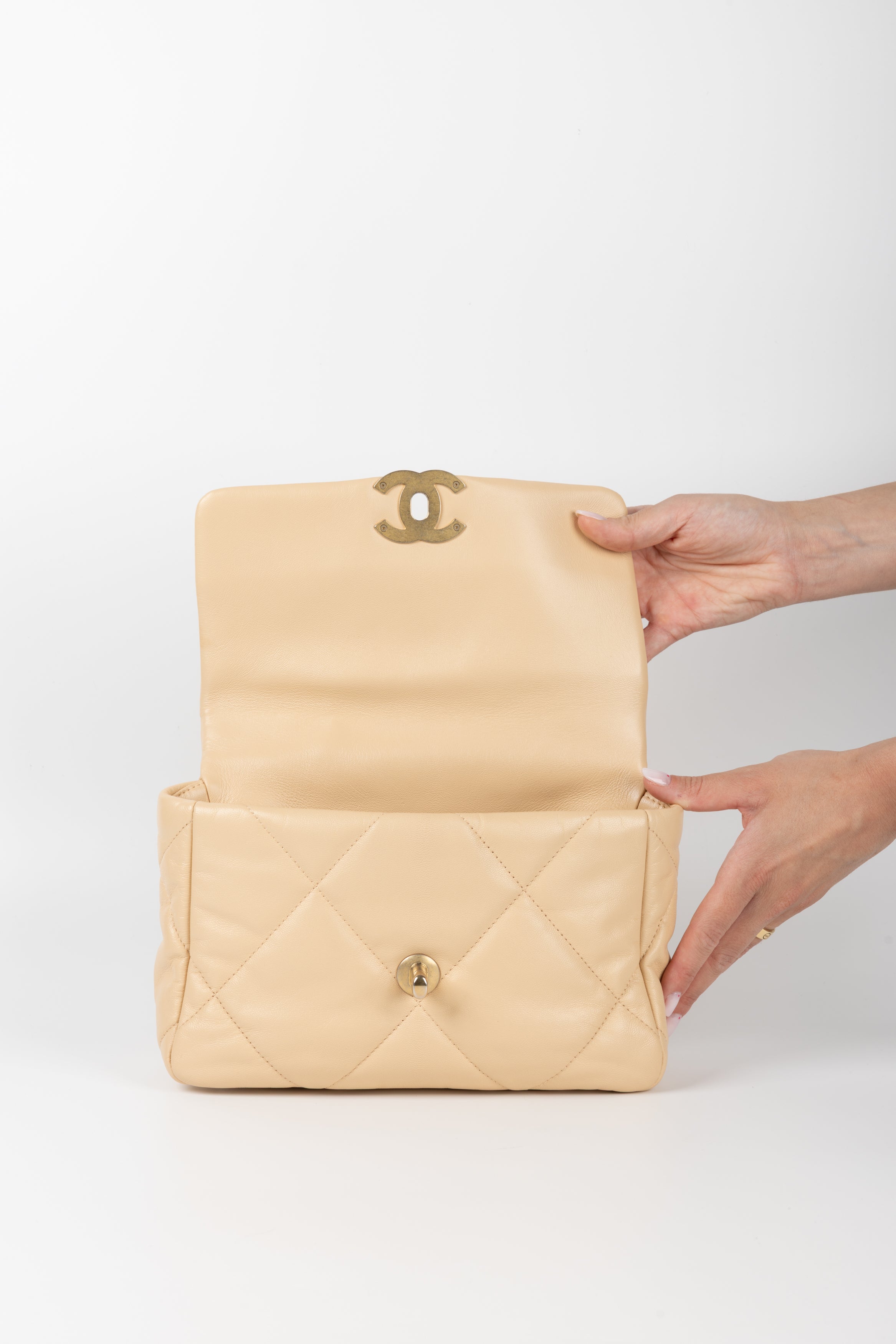 CHANEL 19 SMALL BEIGE