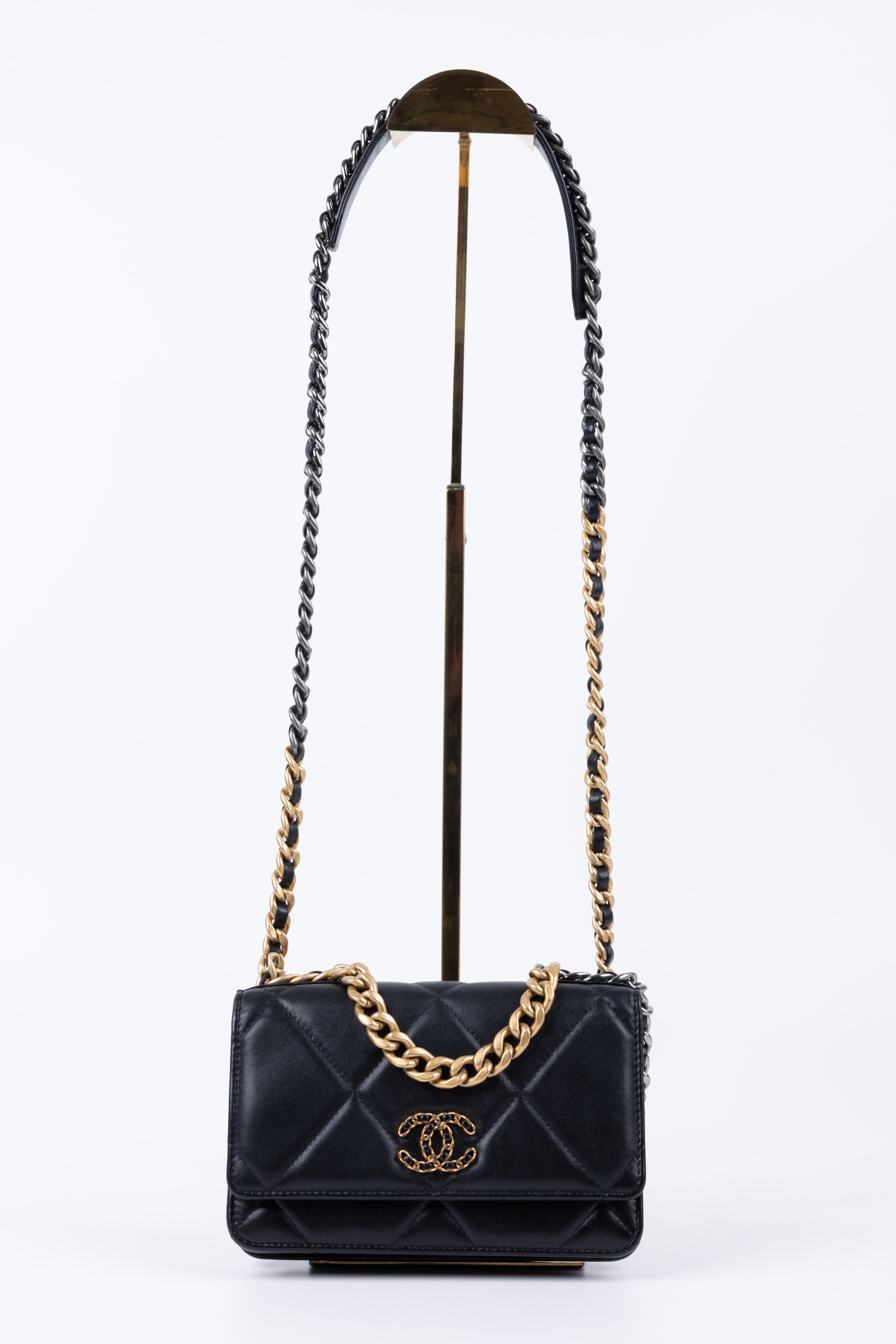 CHANEL 19 WALLET ON CHAIN NERO