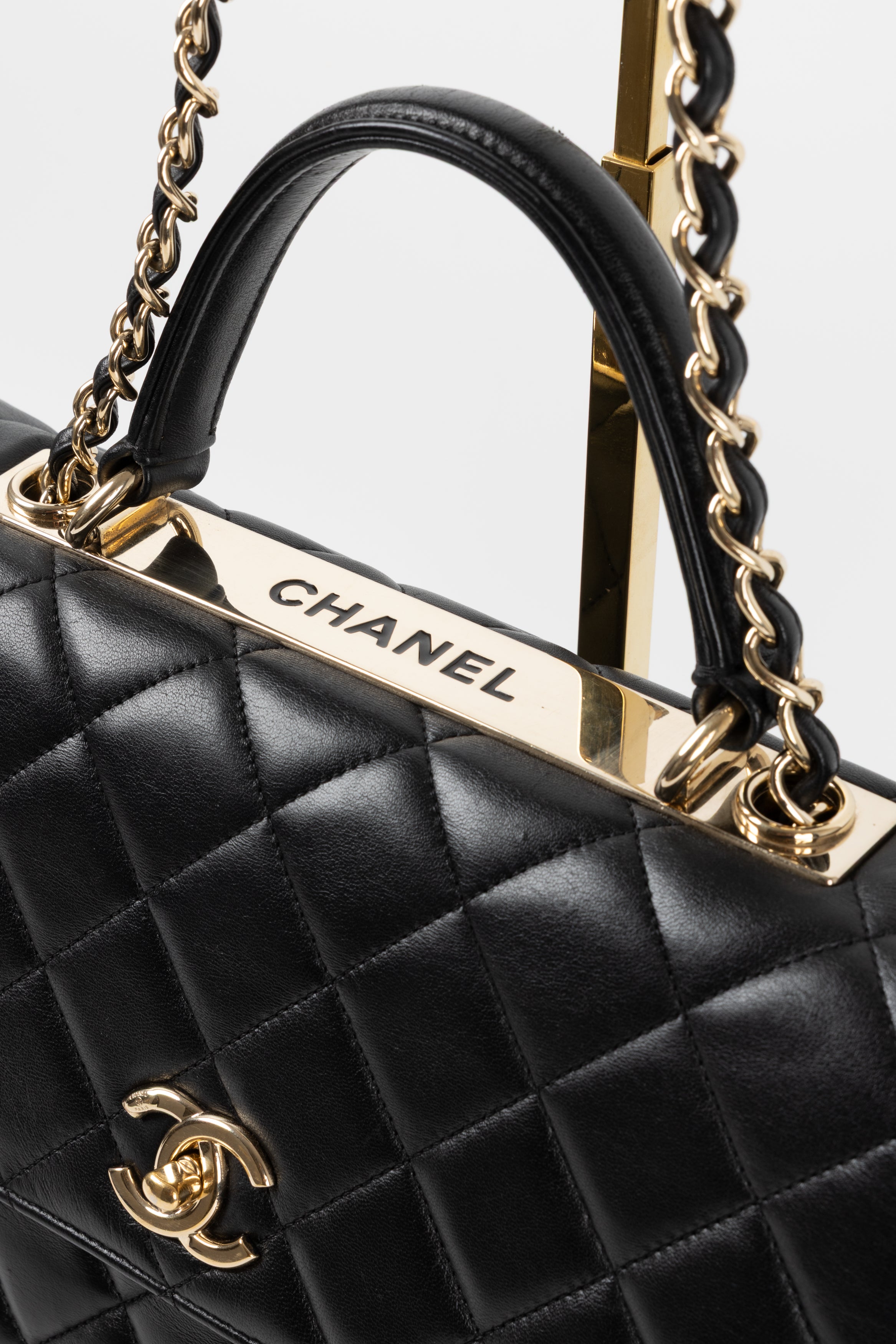 CHANEL MAXI MANICO NERA