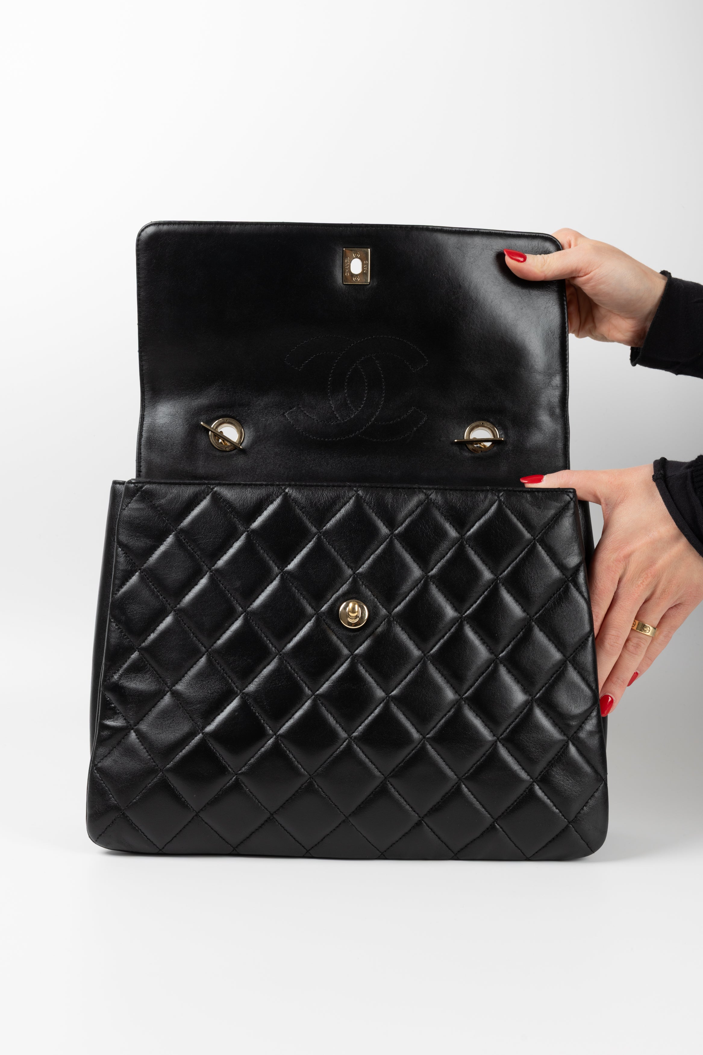 CHANEL MAXI MANICO NERA